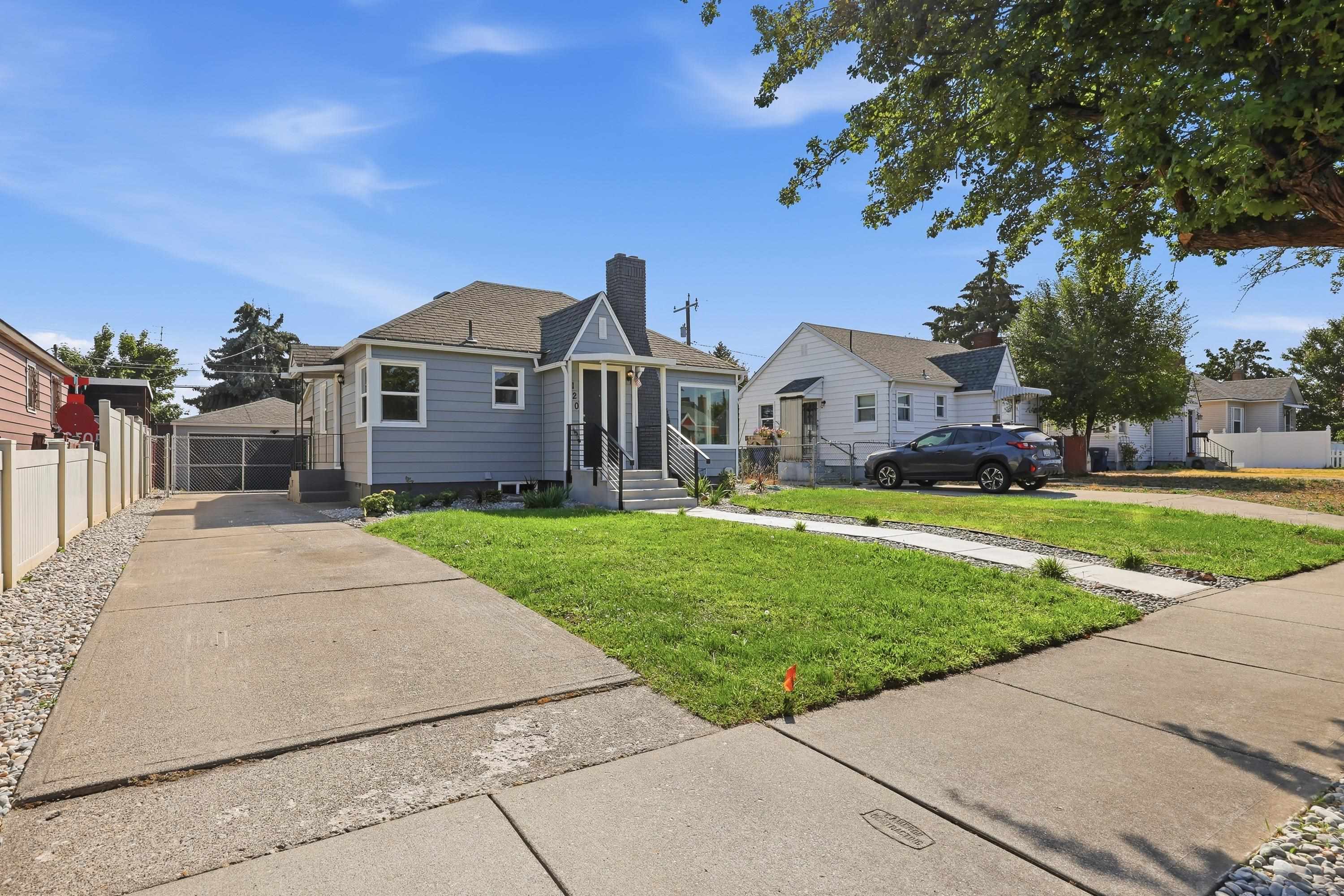 120 E Hoffman Ave - Photo 1