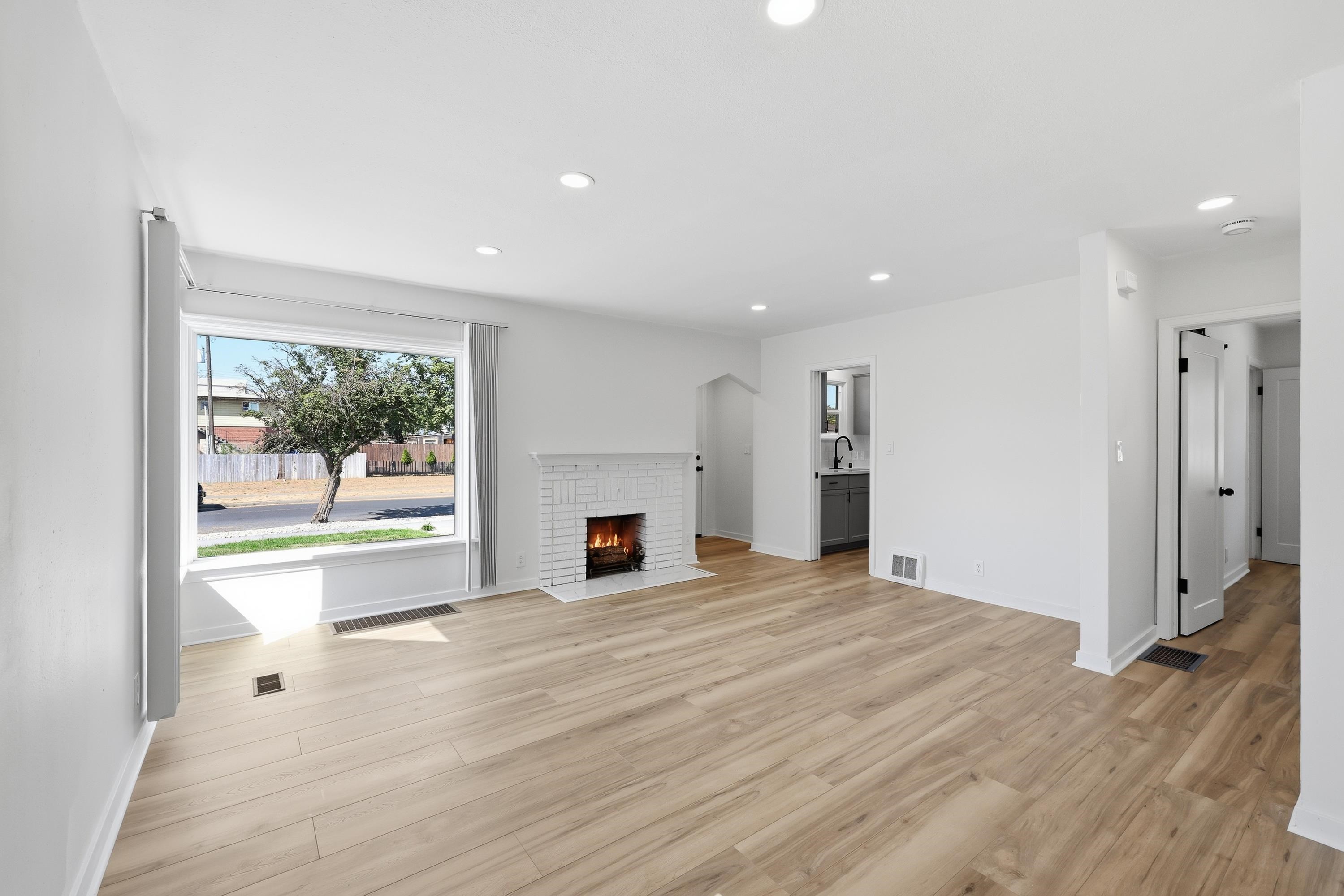 120 E Hoffman Ave - Photo 3
