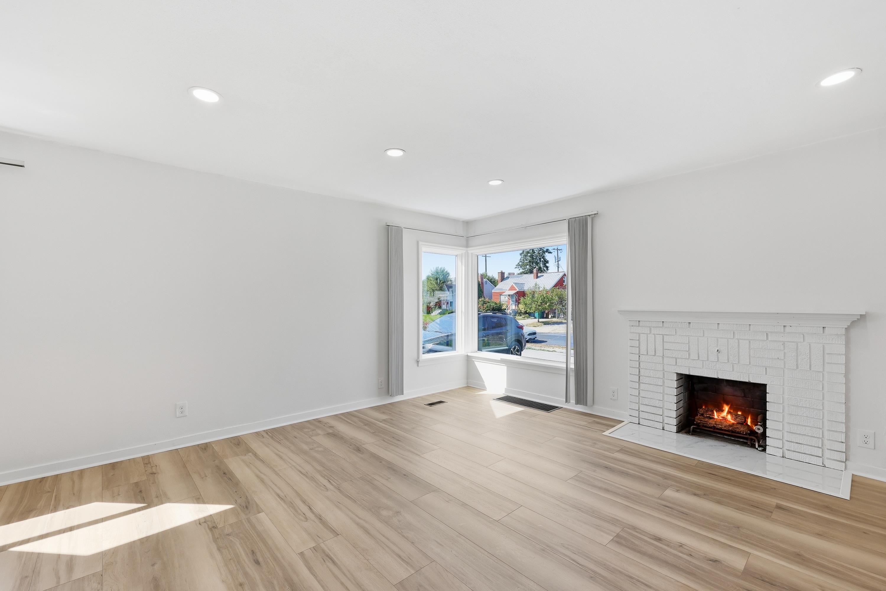 120 E Hoffman Ave - Photo 4