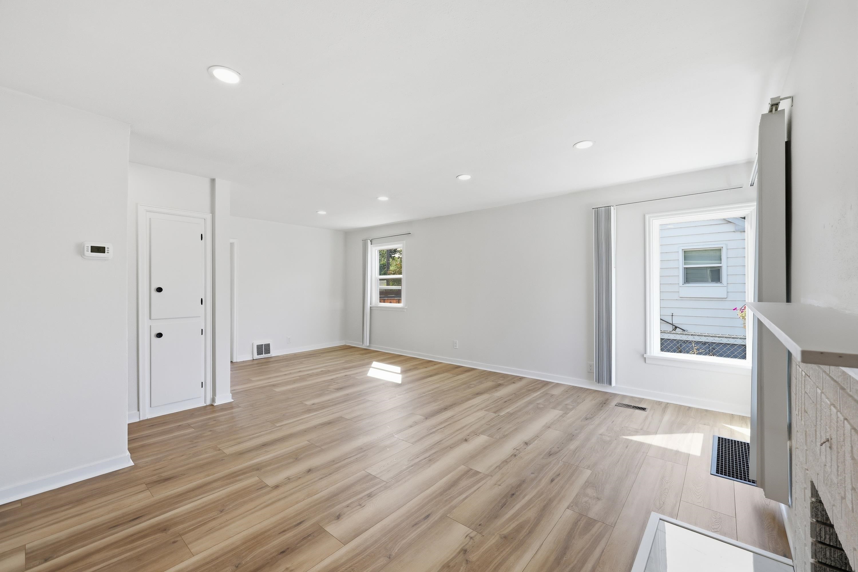 120 E Hoffman Ave - Photo 6