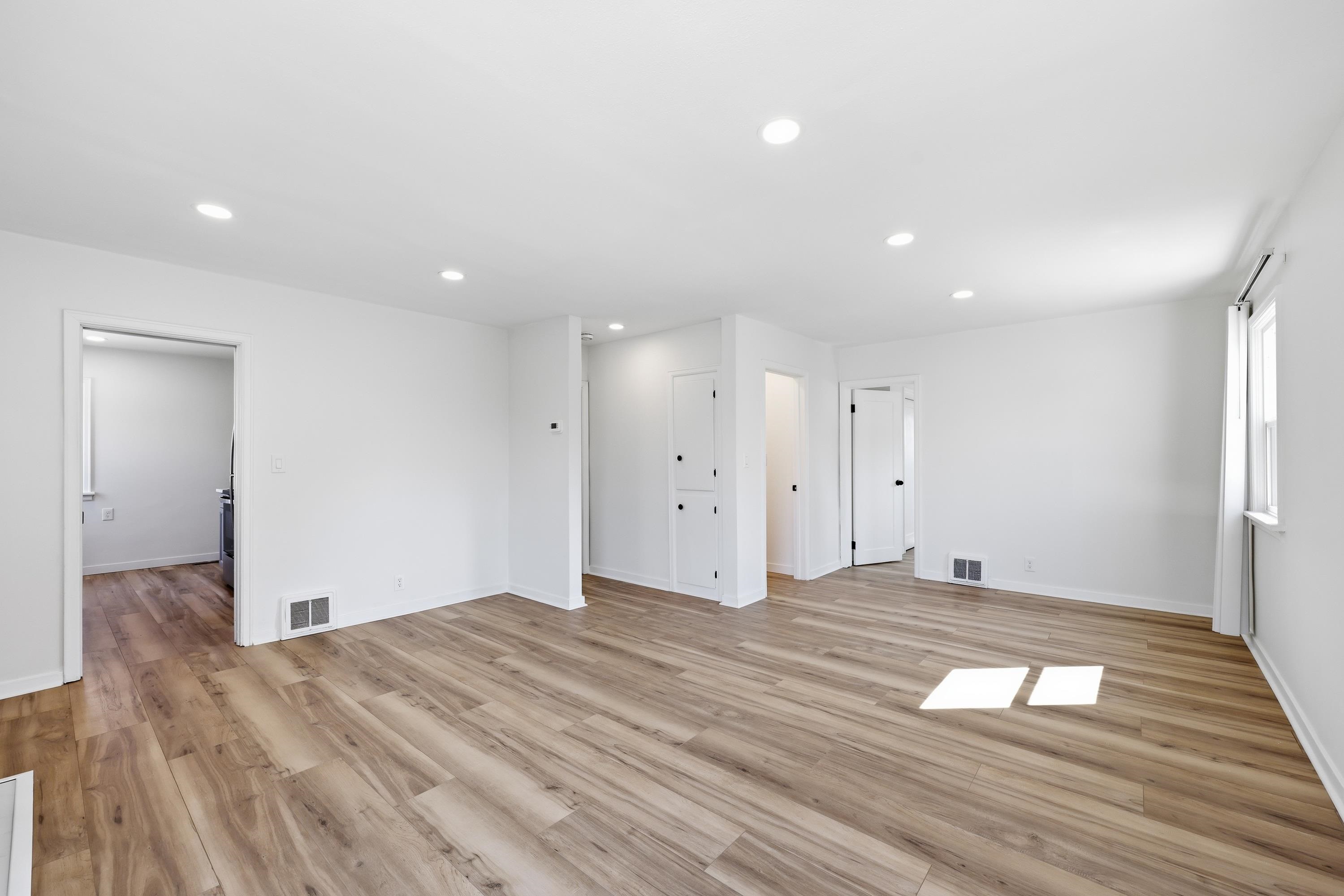 120 E Hoffman Ave - Photo 7