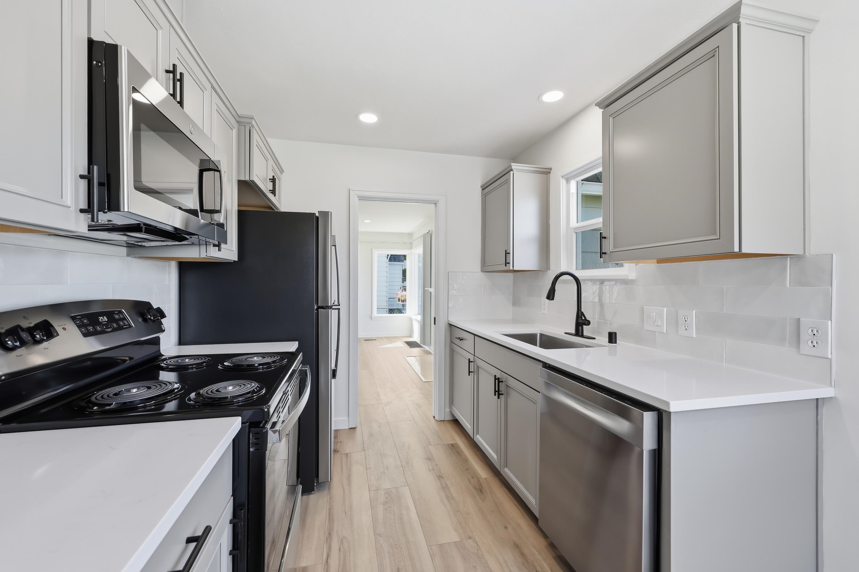 120 E Hoffman Ave - Photo 8