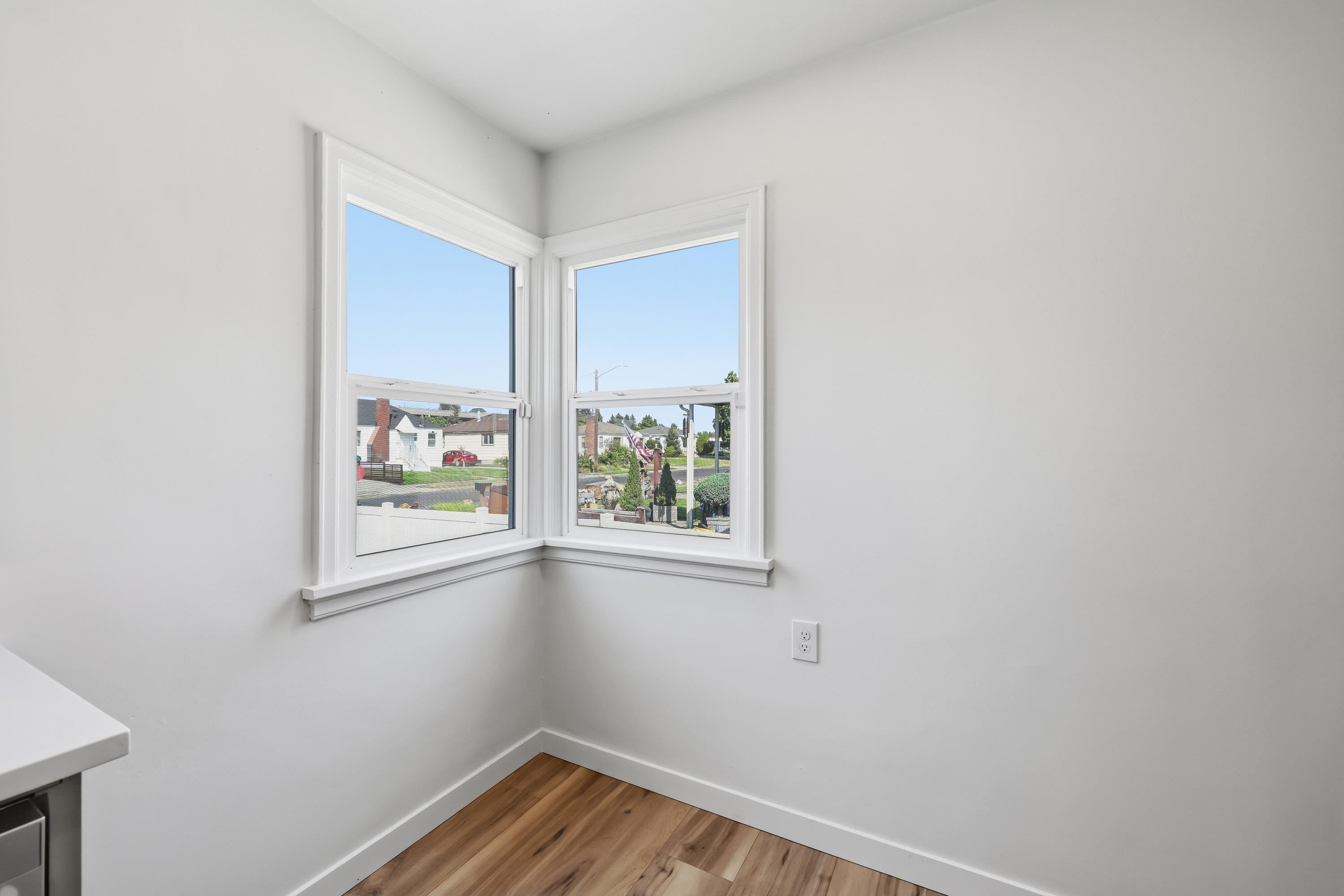 120 E Hoffman Ave - Photo 10