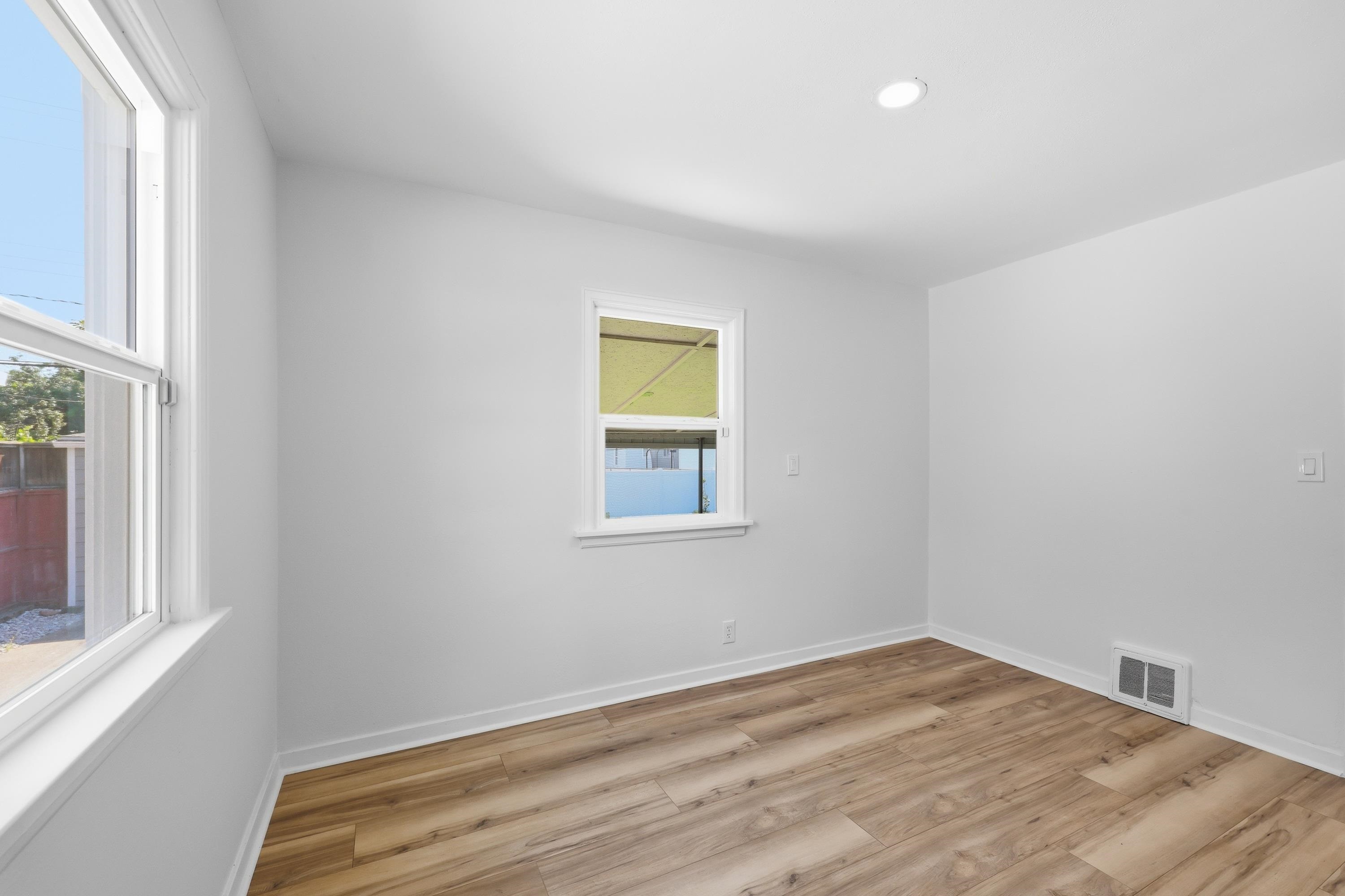 120 E Hoffman Ave - Photo 11