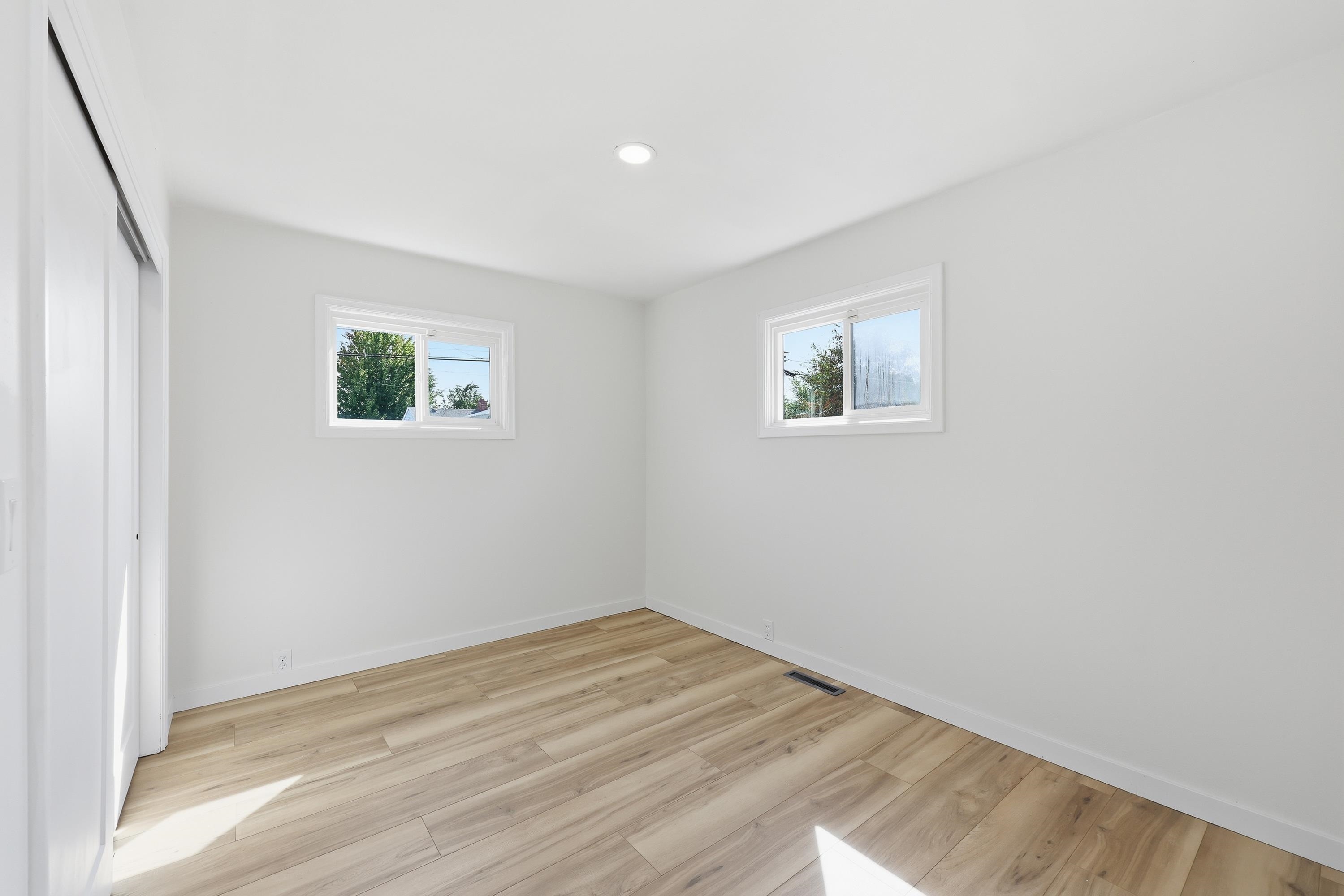 120 E Hoffman Ave - Photo 12