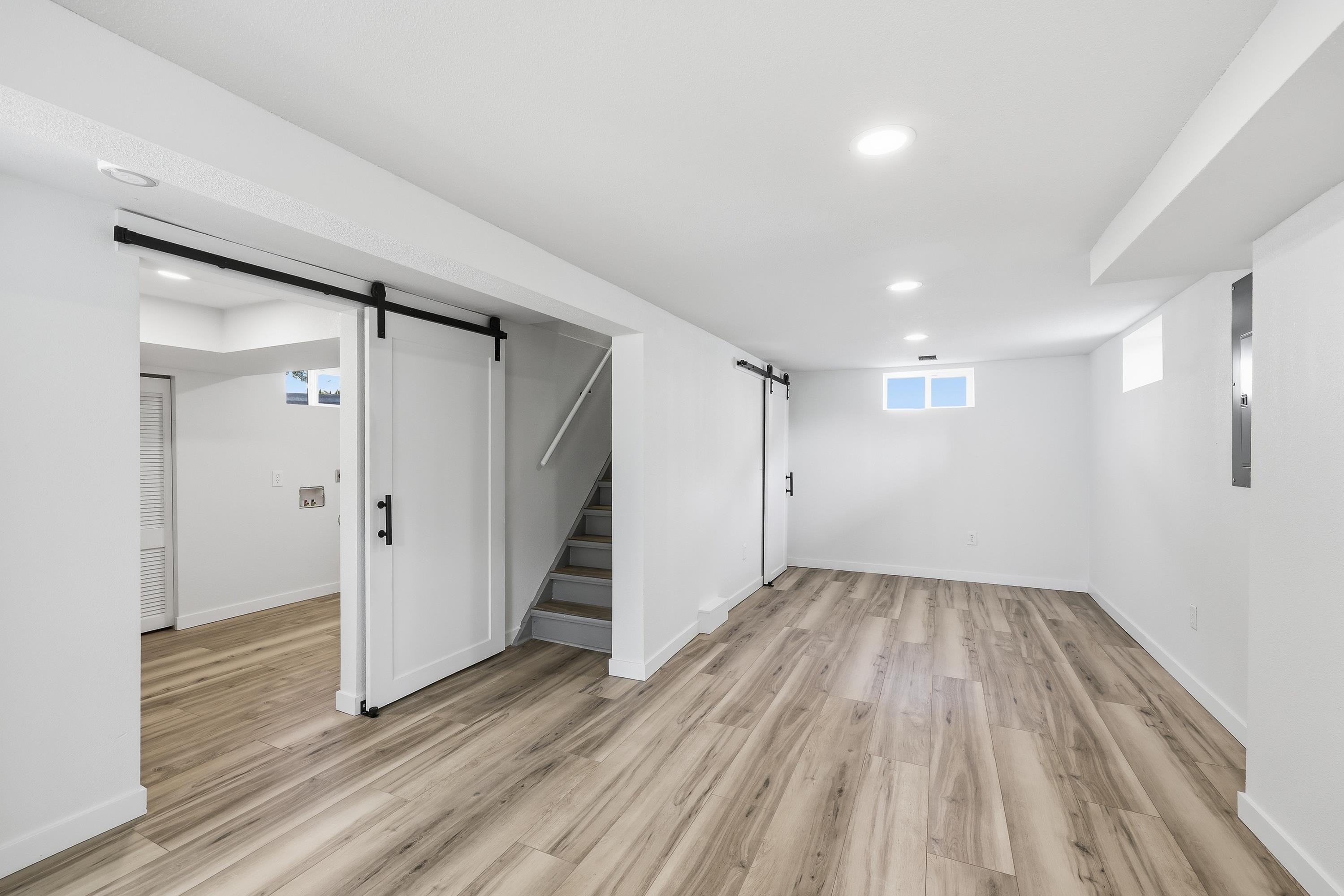 120 E Hoffman Ave - Photo 15