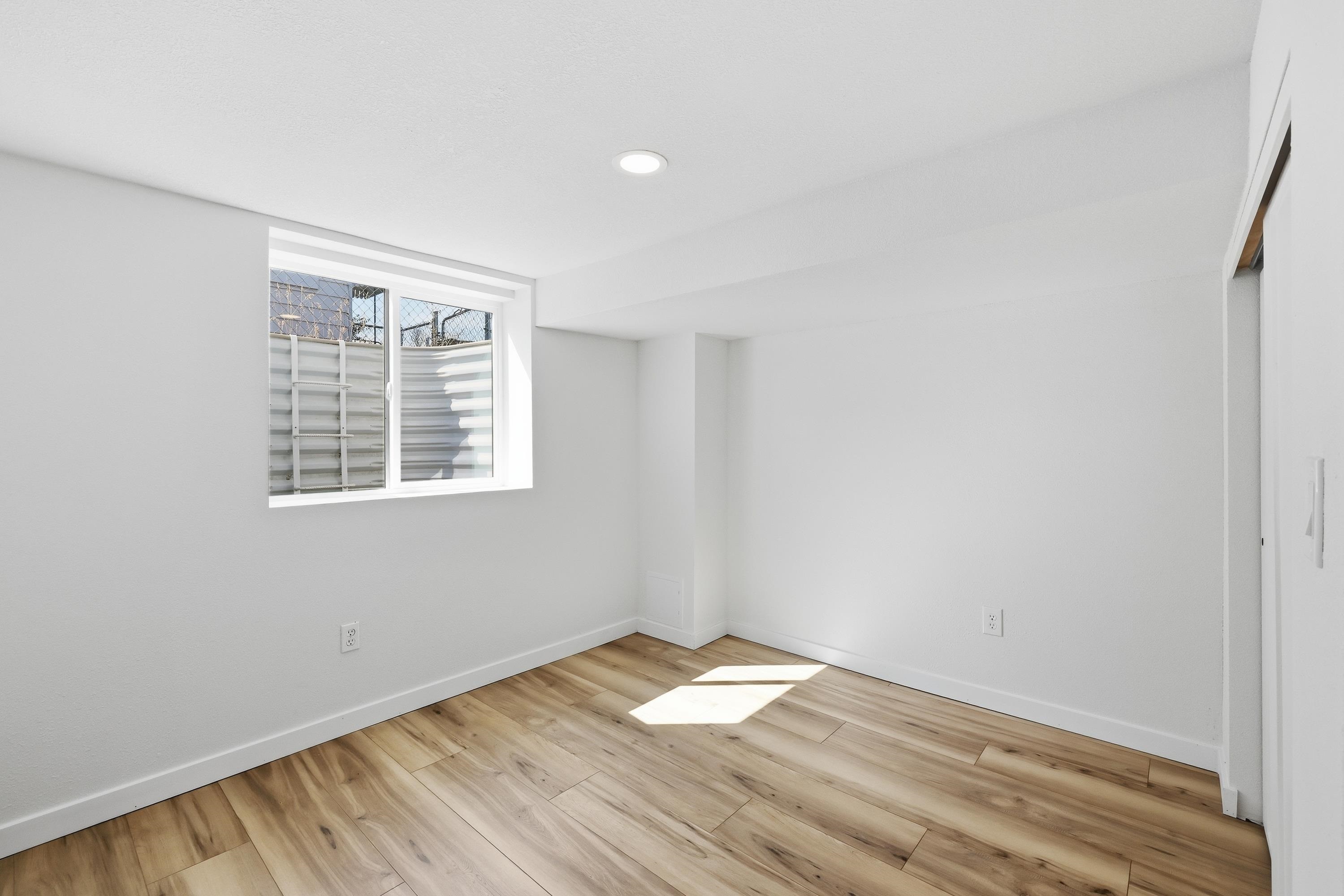 120 E Hoffman Ave - Photo 17