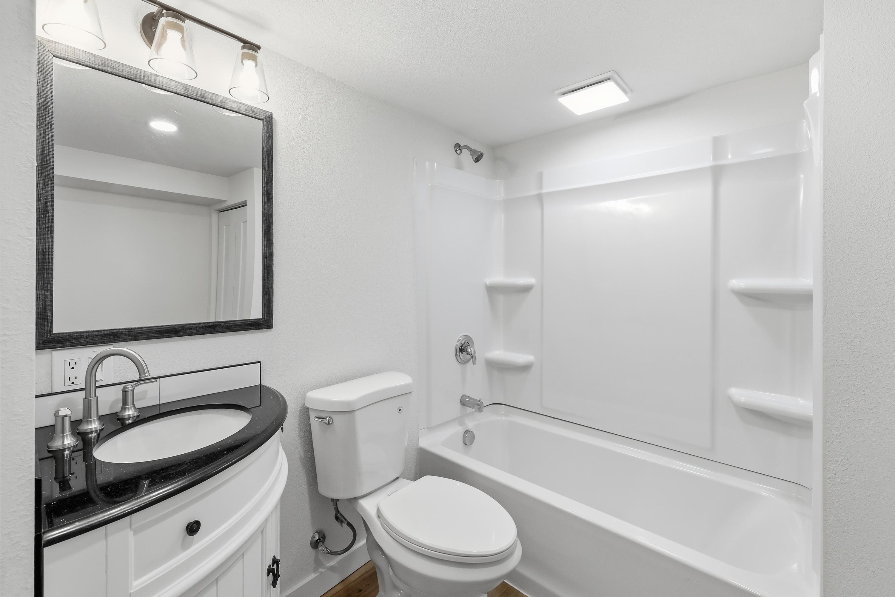 120 E Hoffman Ave - Photo 18