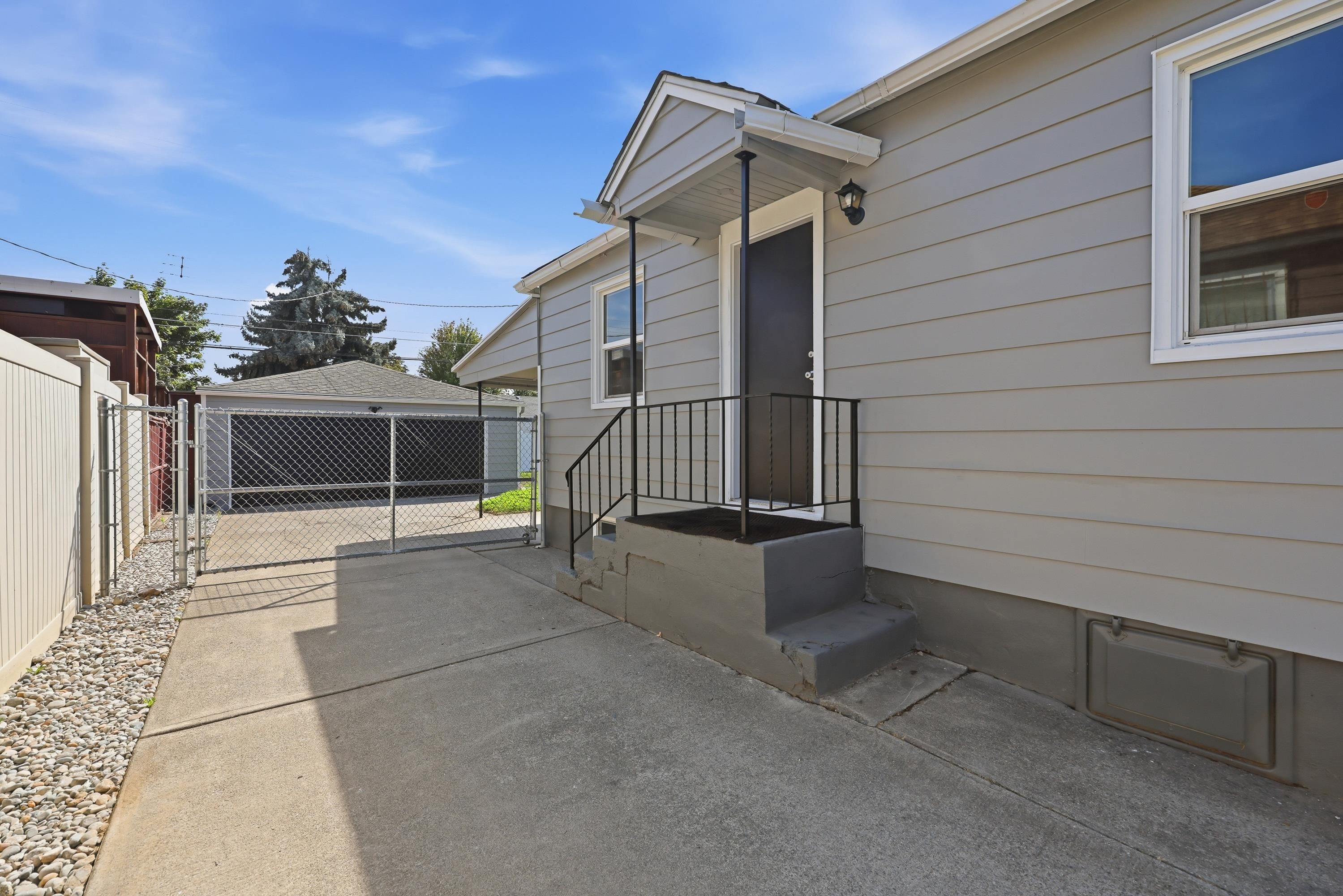 120 E Hoffman Ave - Photo 20