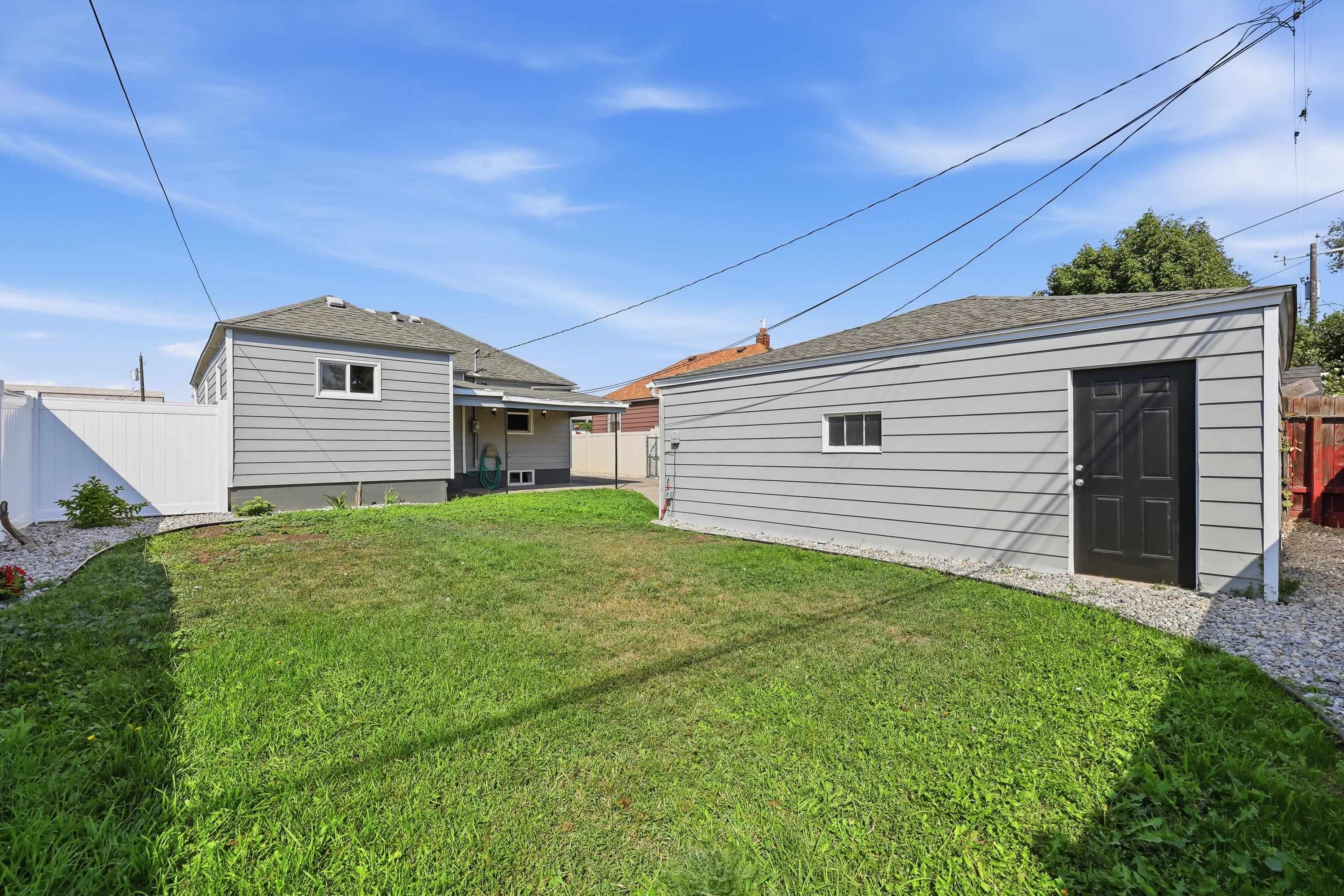 120 E Hoffman Ave - Photo 22