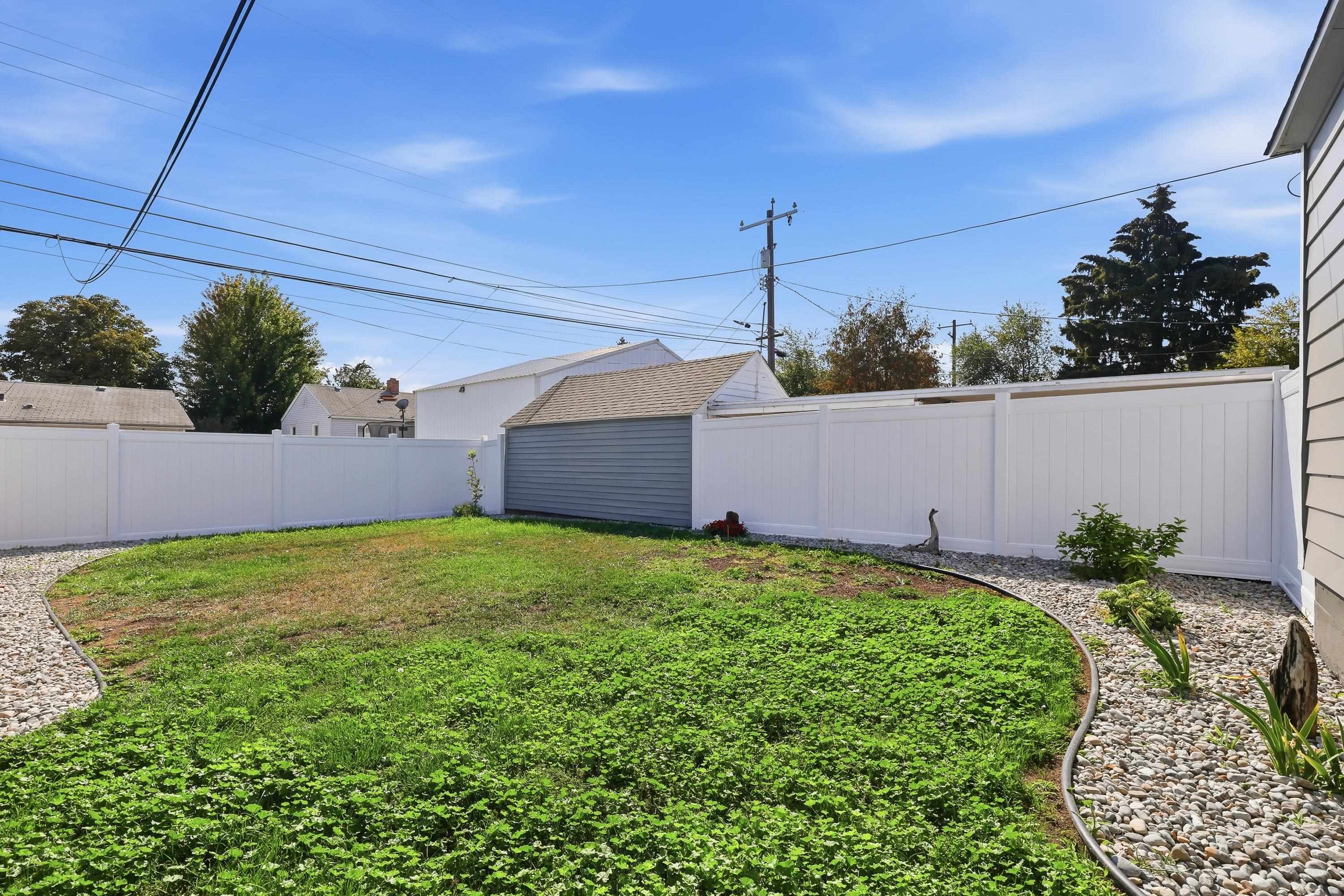 120 E Hoffman Ave - Photo 23