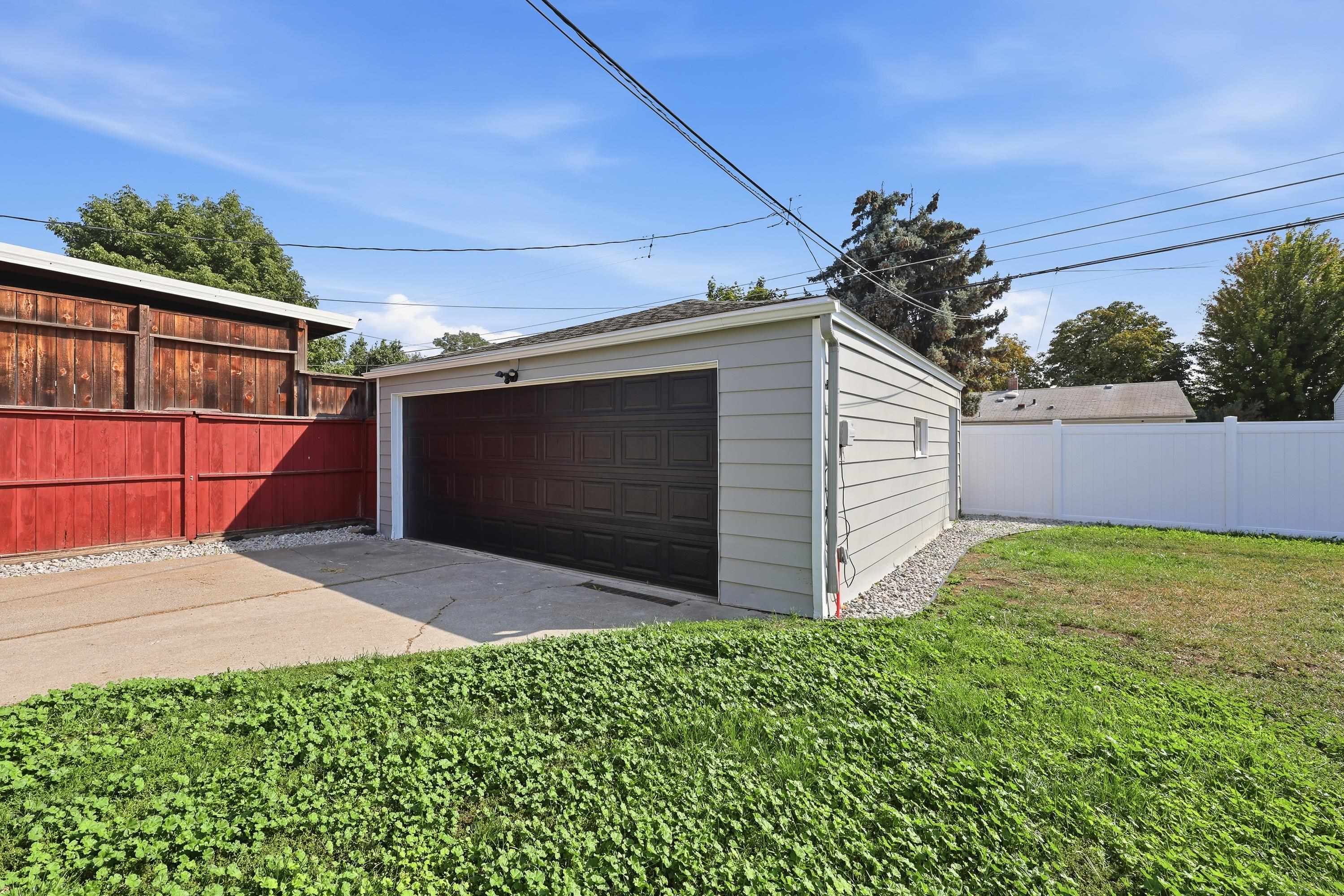 120 E Hoffman Ave - Photo 24
