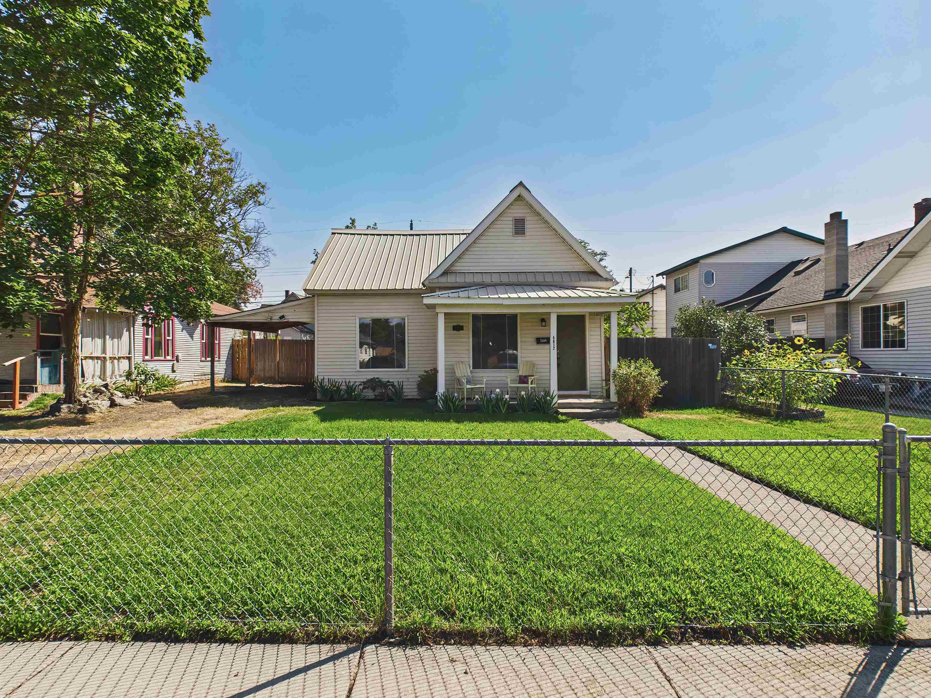 4812 N Nelson St - Photo 2