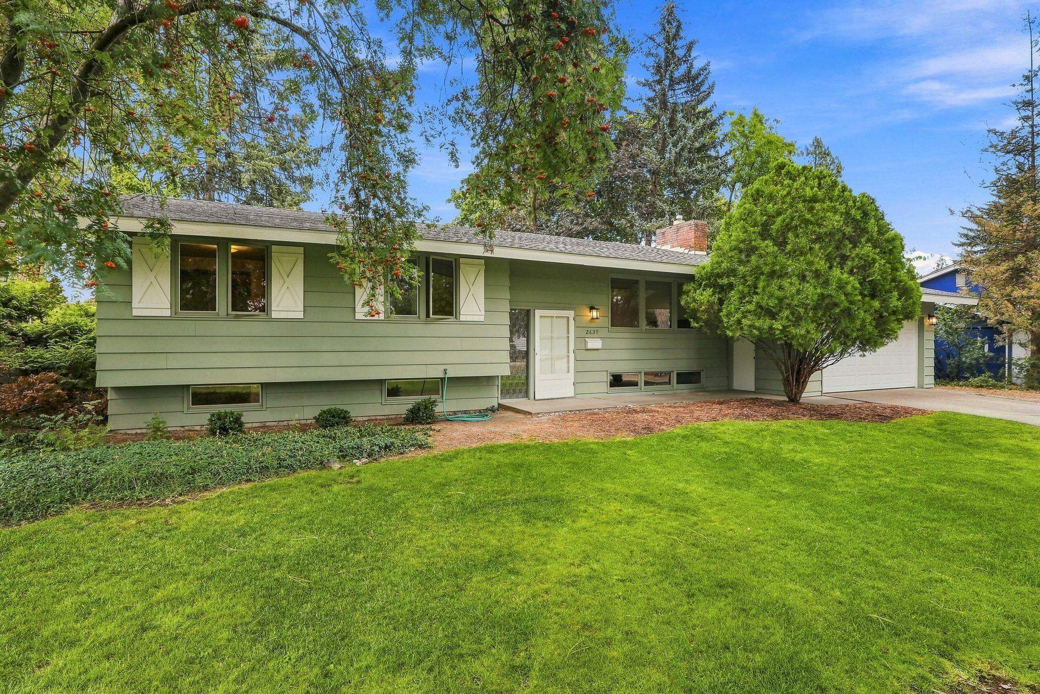 2639 E 39th Ave - Photo 2