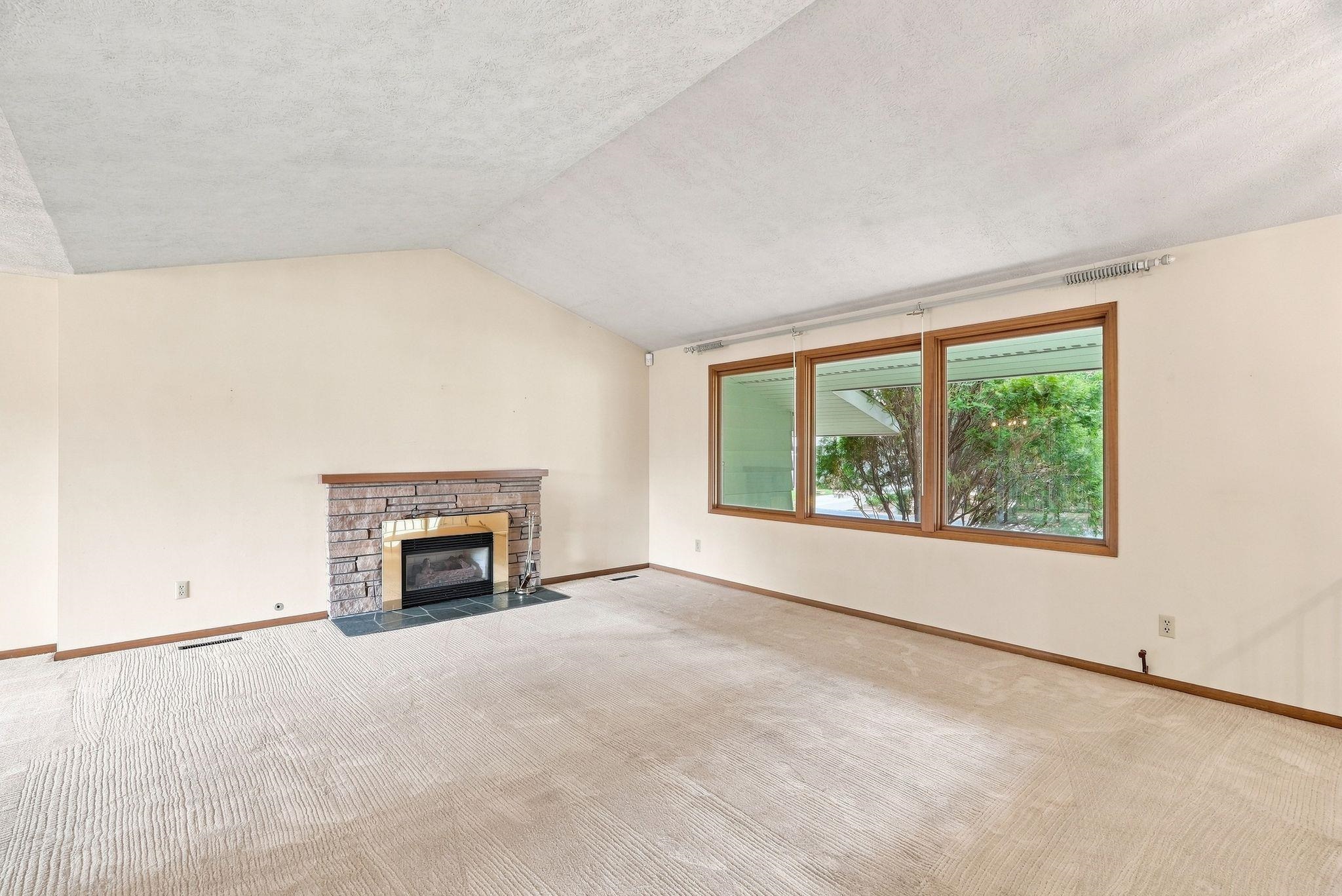 2639 E 39th Ave - Photo 5