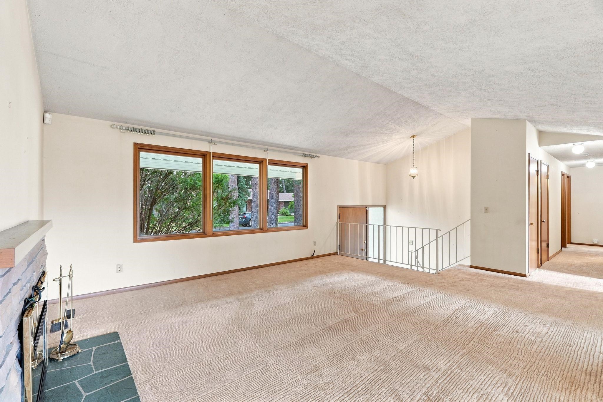 2639 E 39th Ave - Photo 6