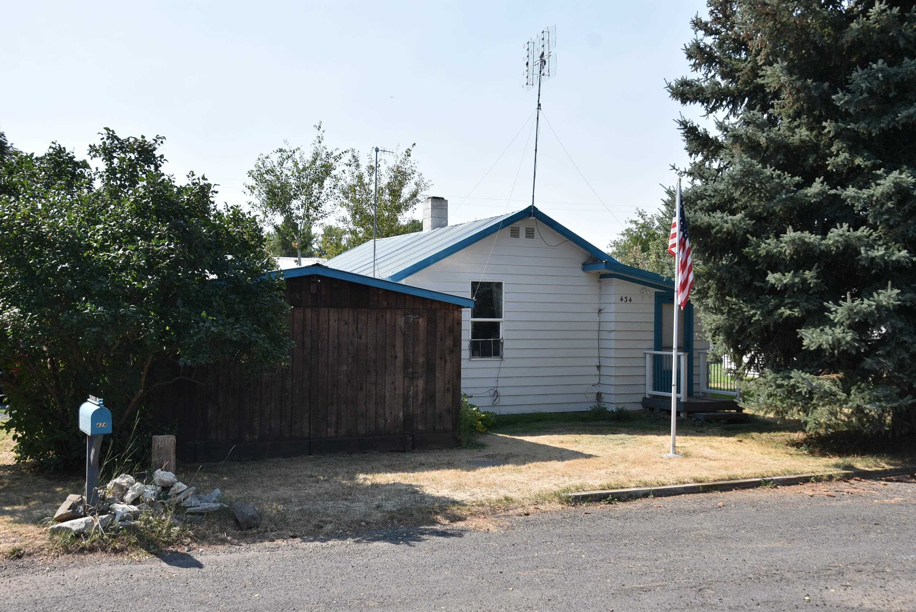 434 NE North Ave - Photo 1