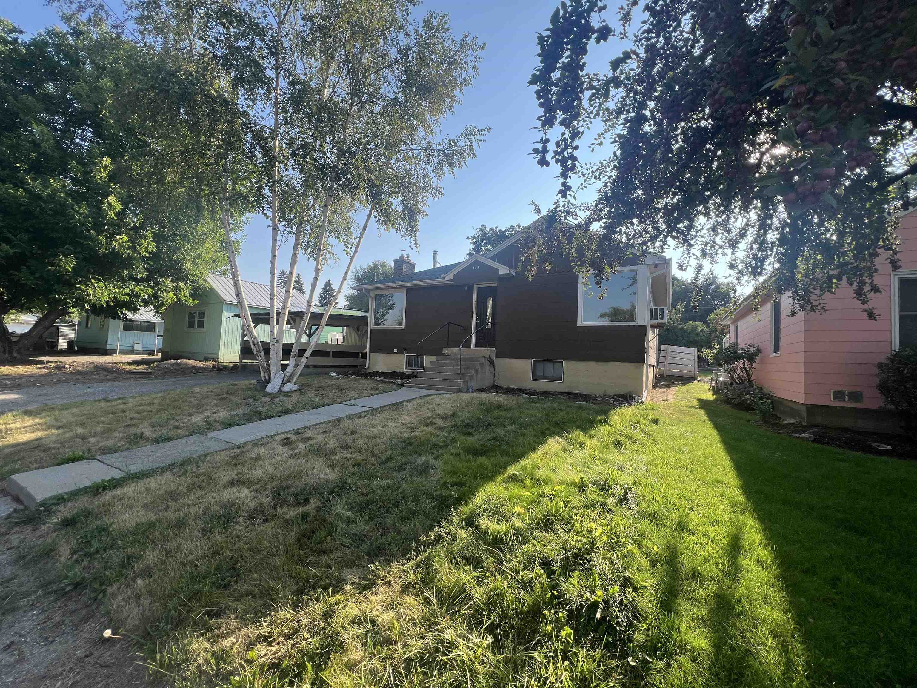 433 S Cedar St - Photo 2
