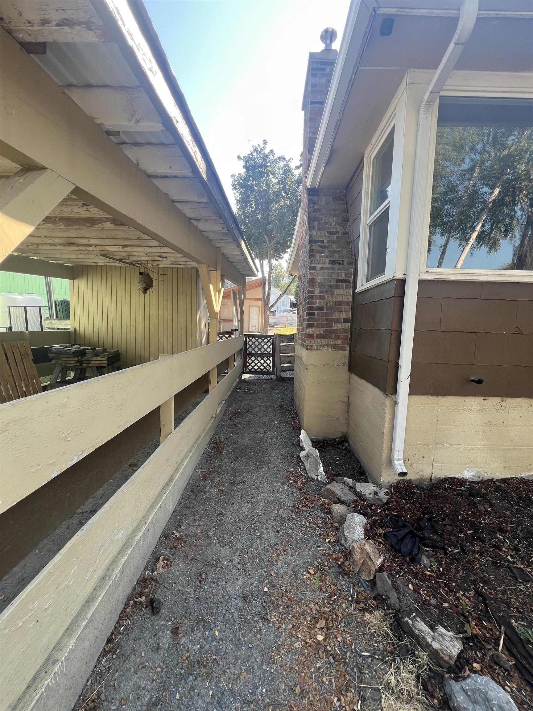 433 S Cedar St - Photo 4