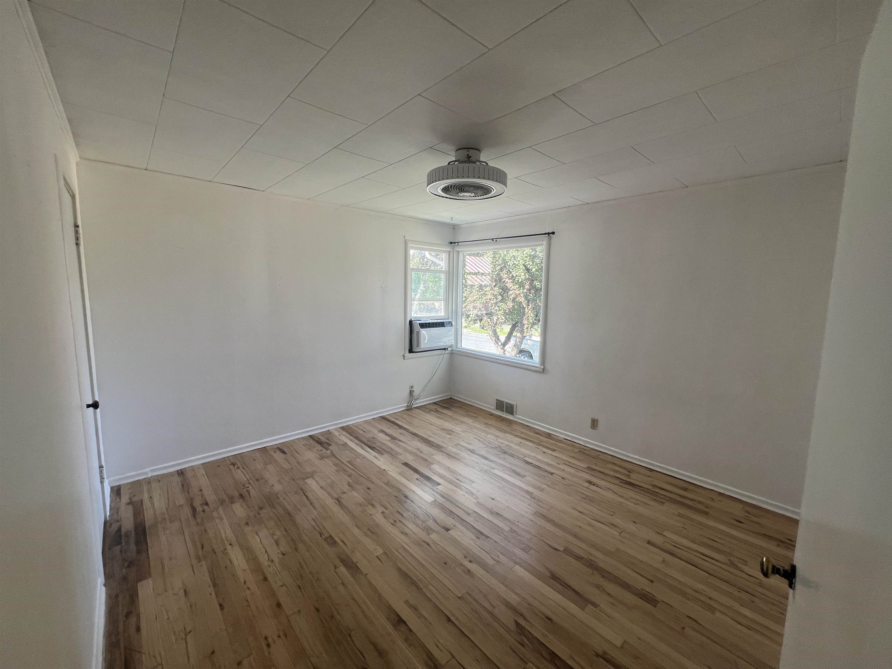 433 S Cedar St - Photo 6