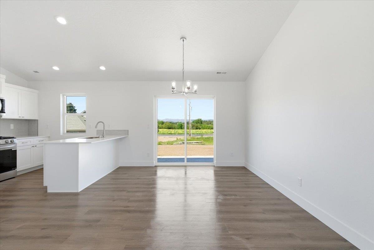 1207 N Layton Ave - Photo 8