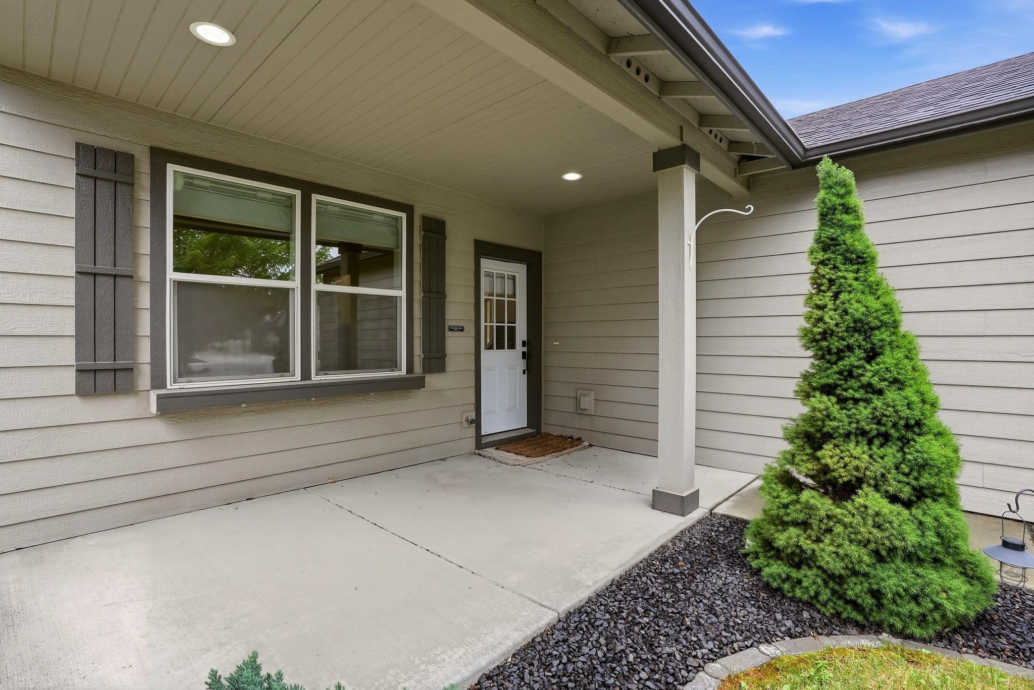 1726 N Caufield Ct - Photo 2