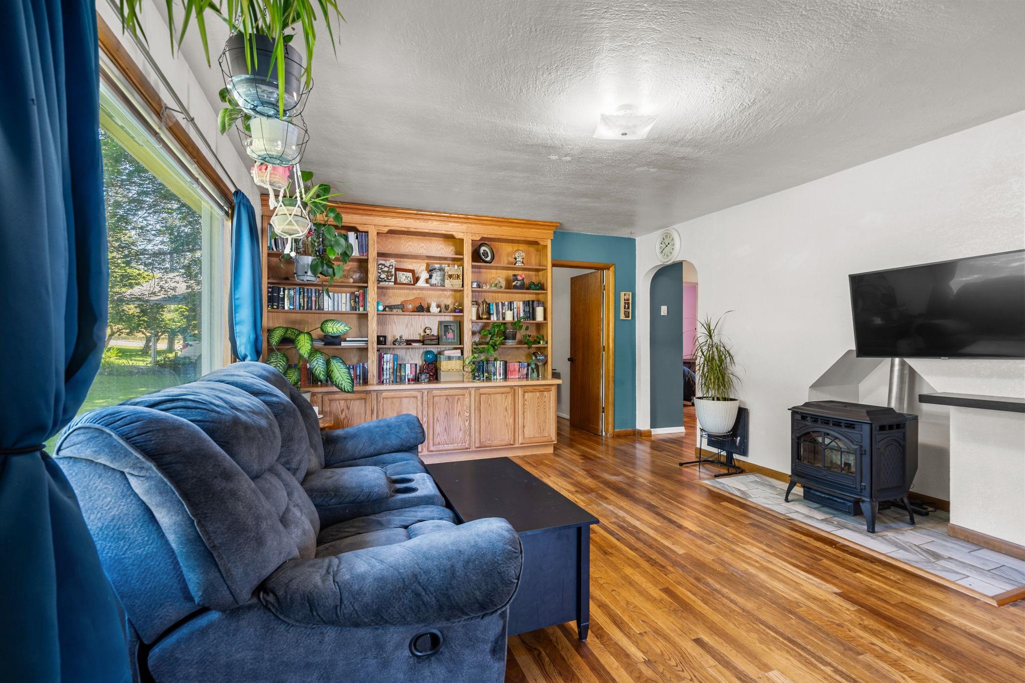 1060 E 8th Ave - Photo 5