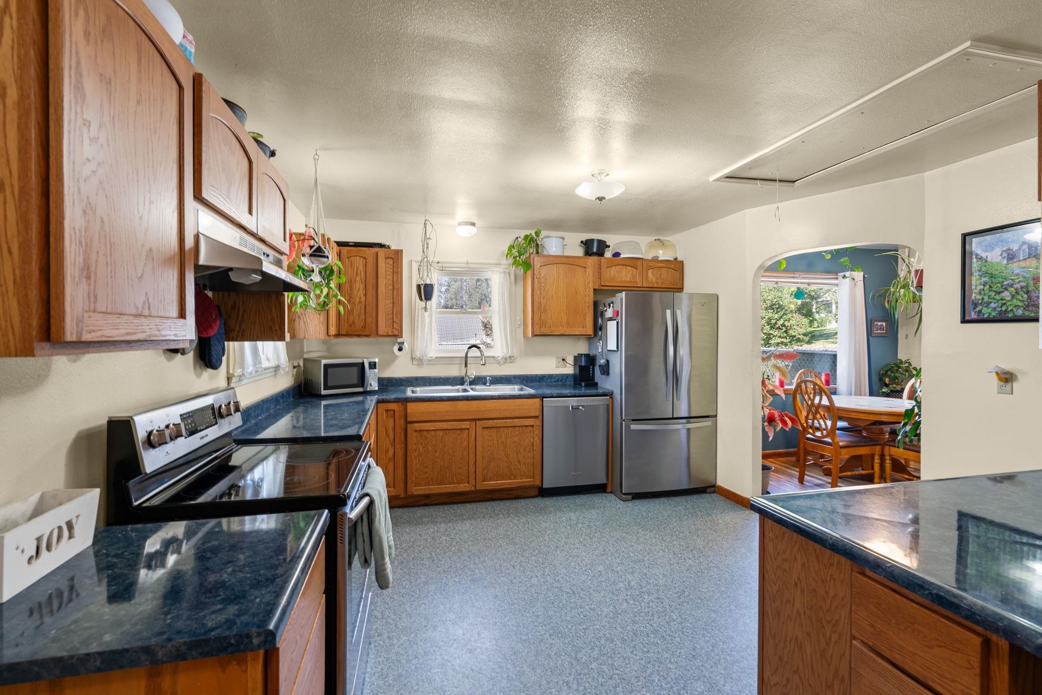 1060 E 8th Ave - Photo 9