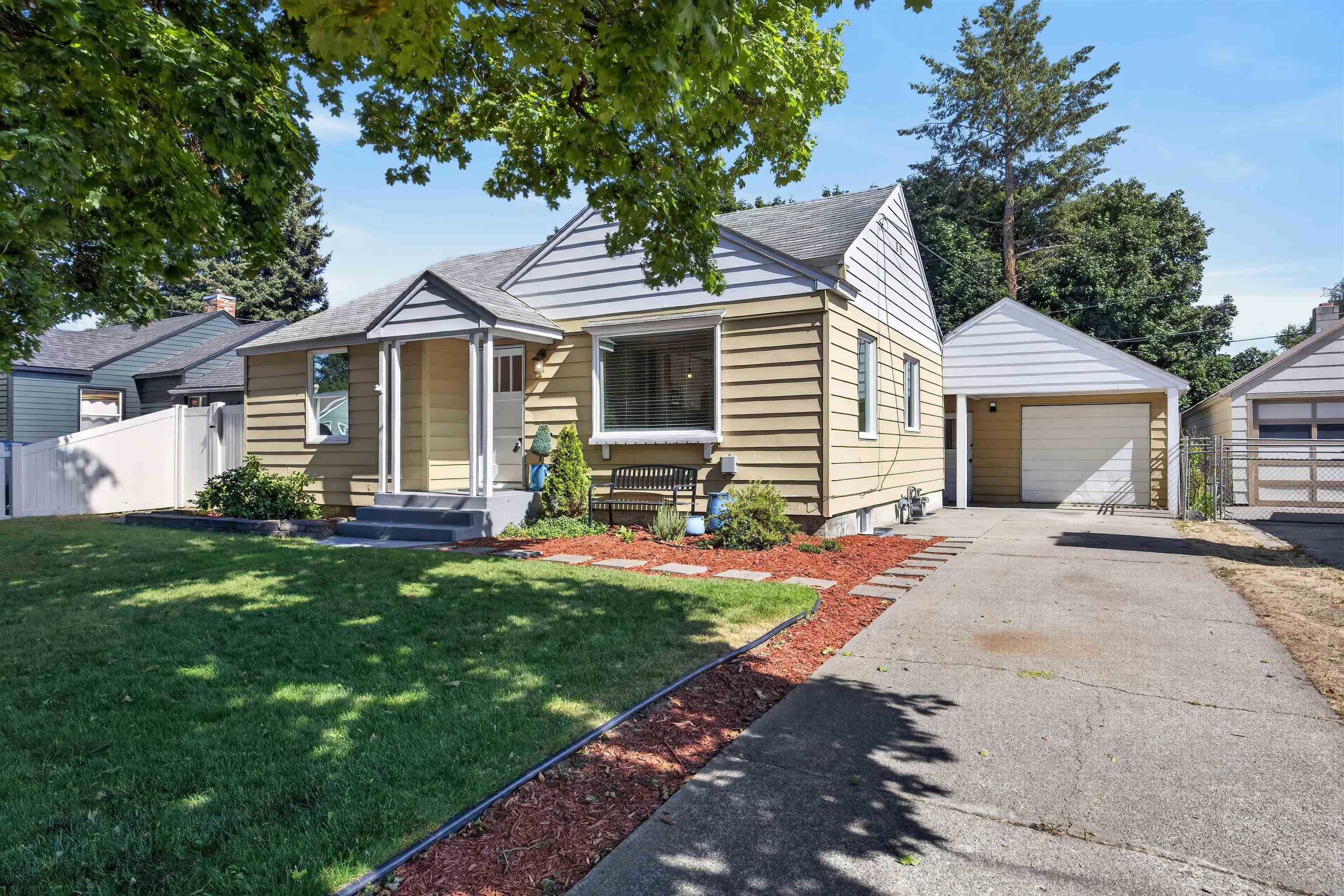 10012 N Andrew St - Photo 2