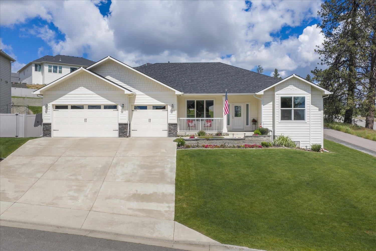 9302 W Floyd Dr - Photo 2