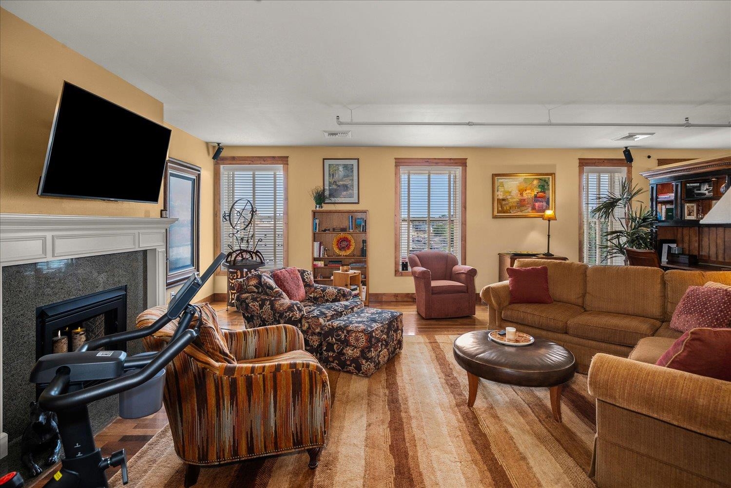 315 W Riverside Ave - Photo 8