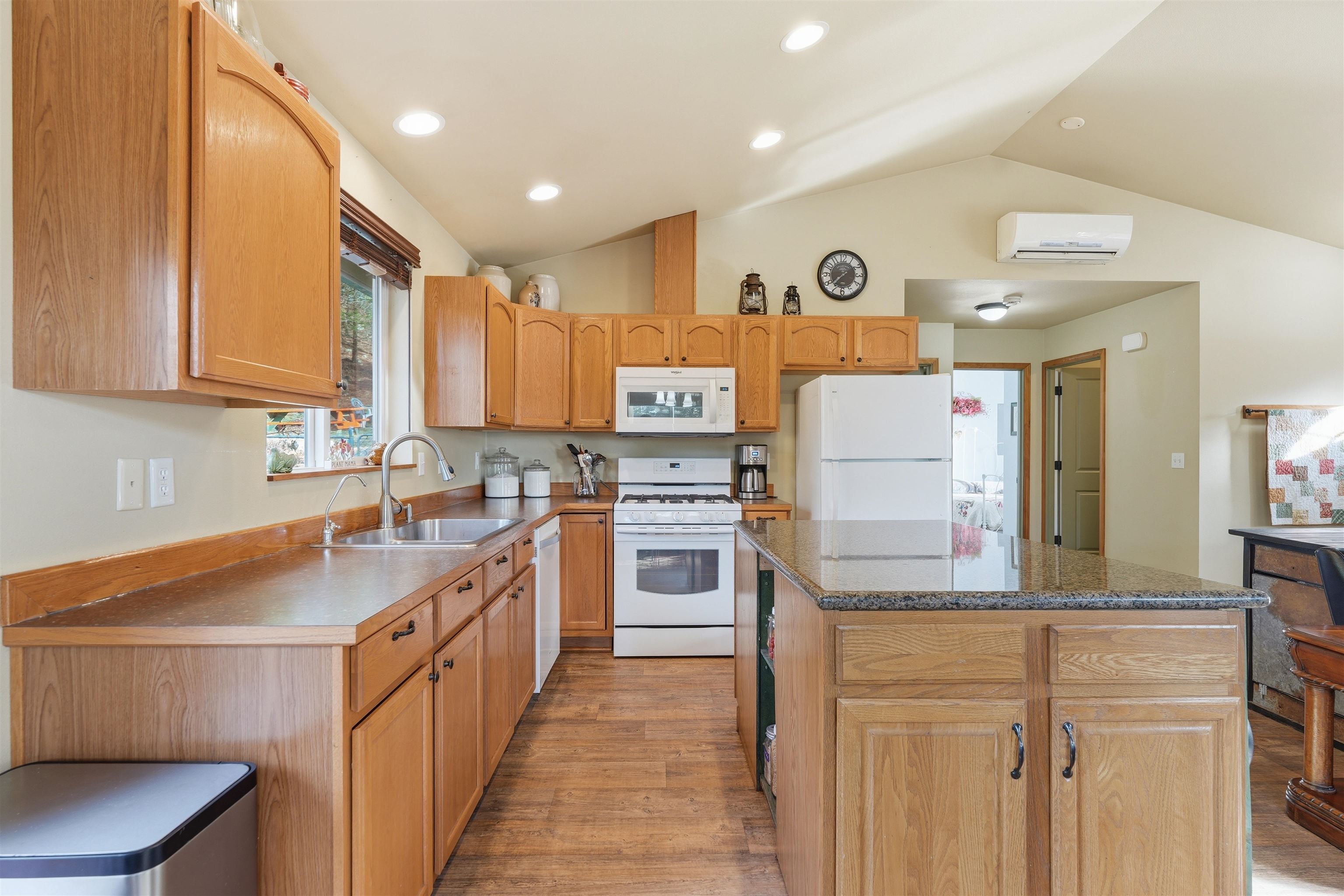 702 McCammon Dr - Photo 15