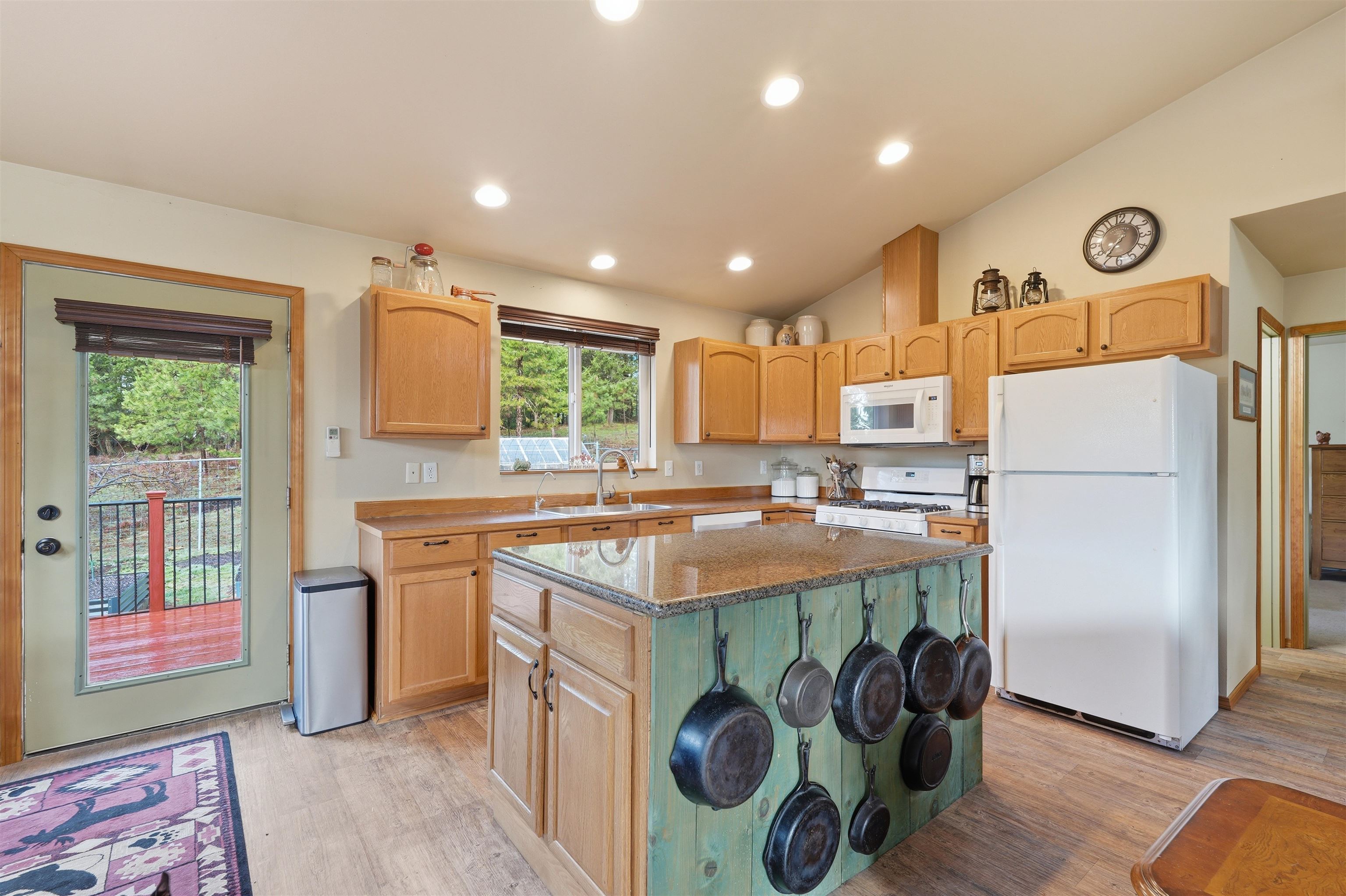702 McCammon Dr - Photo 16
