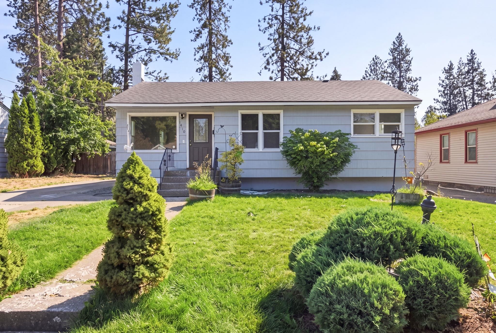 1410 E Thurston Ave - Photo 1