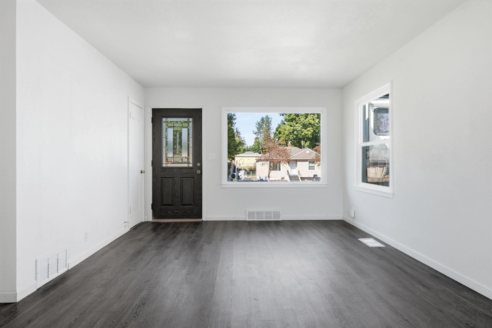 1410 E Thurston Ave - Photo 5