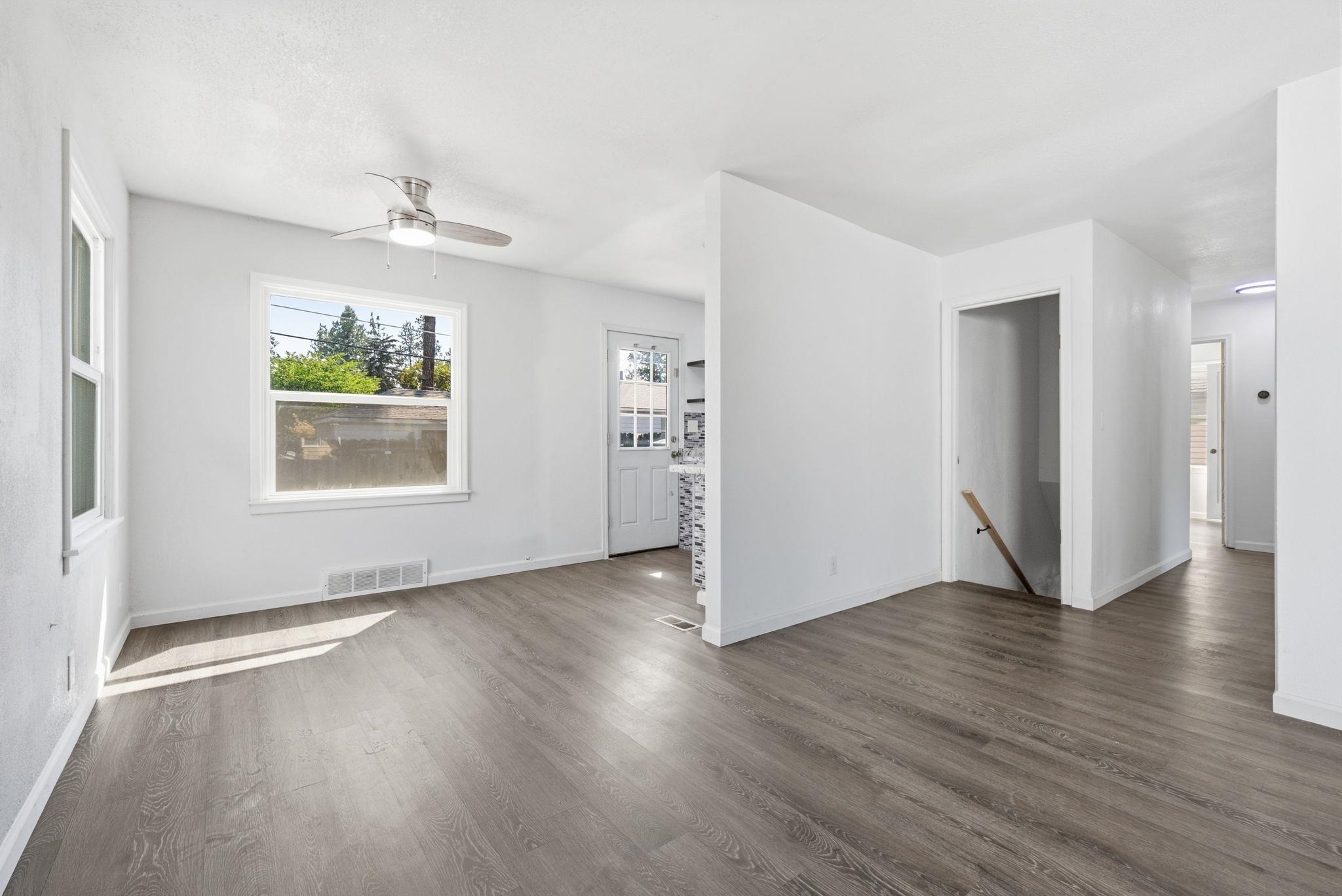 1410 E Thurston Ave - Photo 6