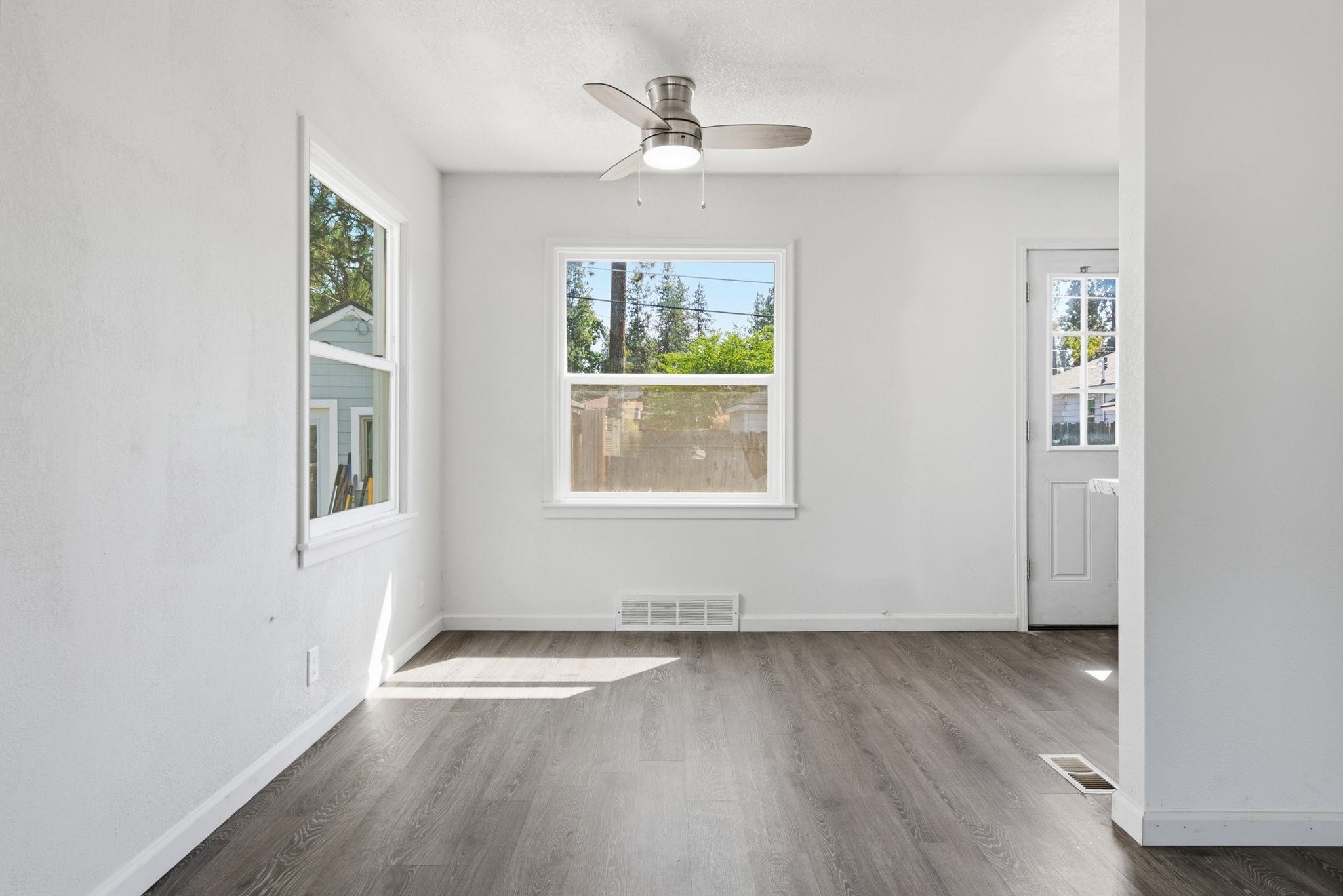 1410 E Thurston Ave - Photo 7