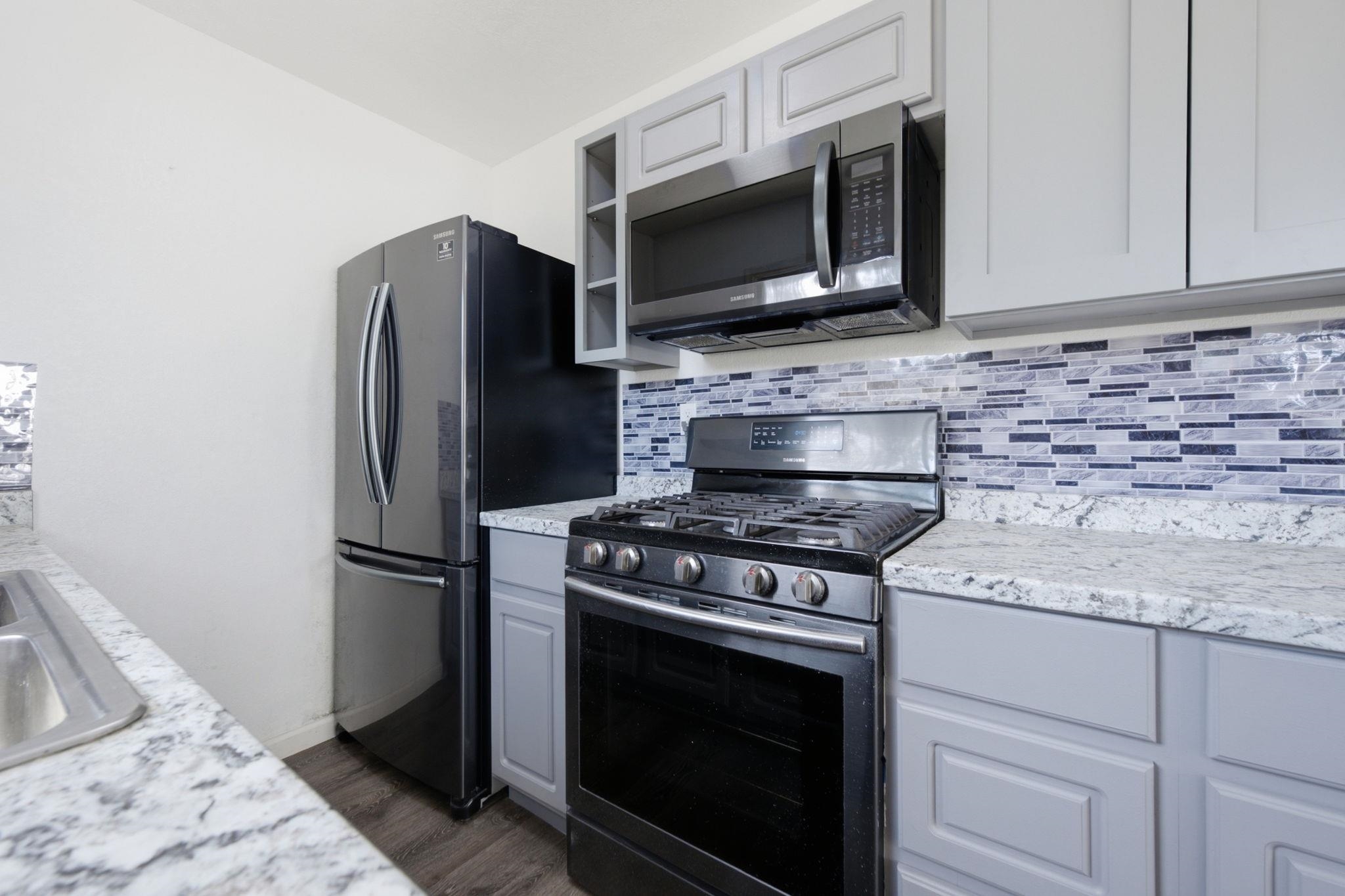 1410 E Thurston Ave - Photo 8