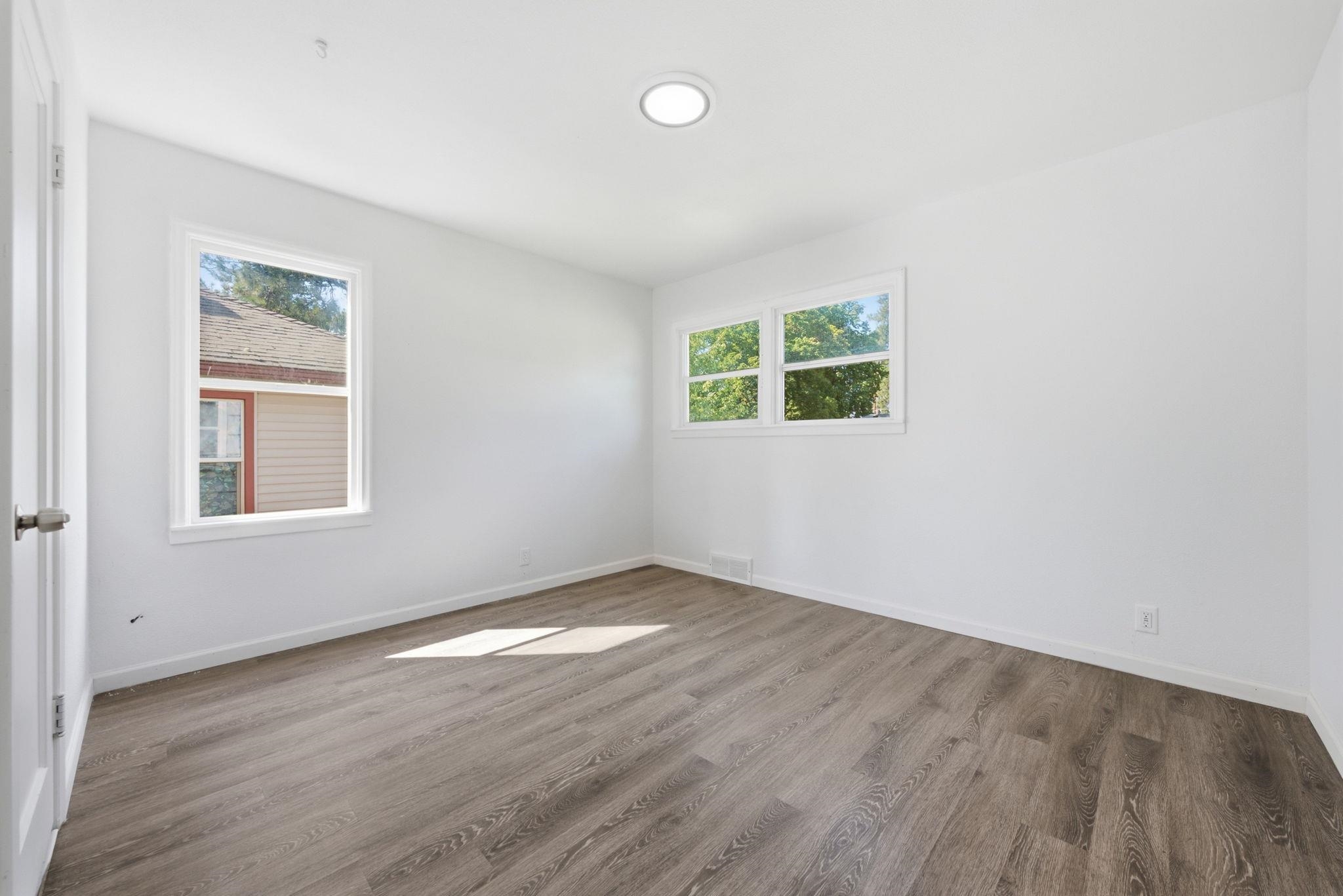 1410 E Thurston Ave - Photo 11