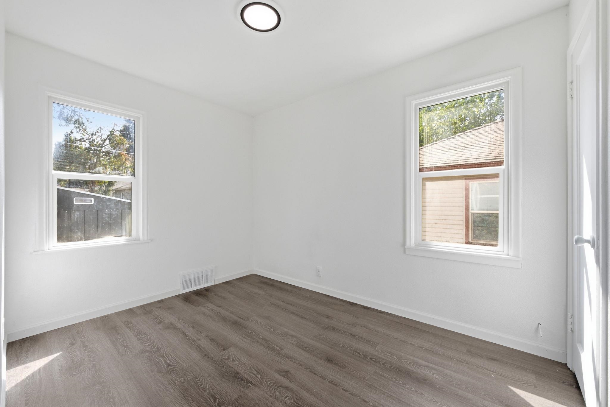 1410 E Thurston Ave - Photo 14