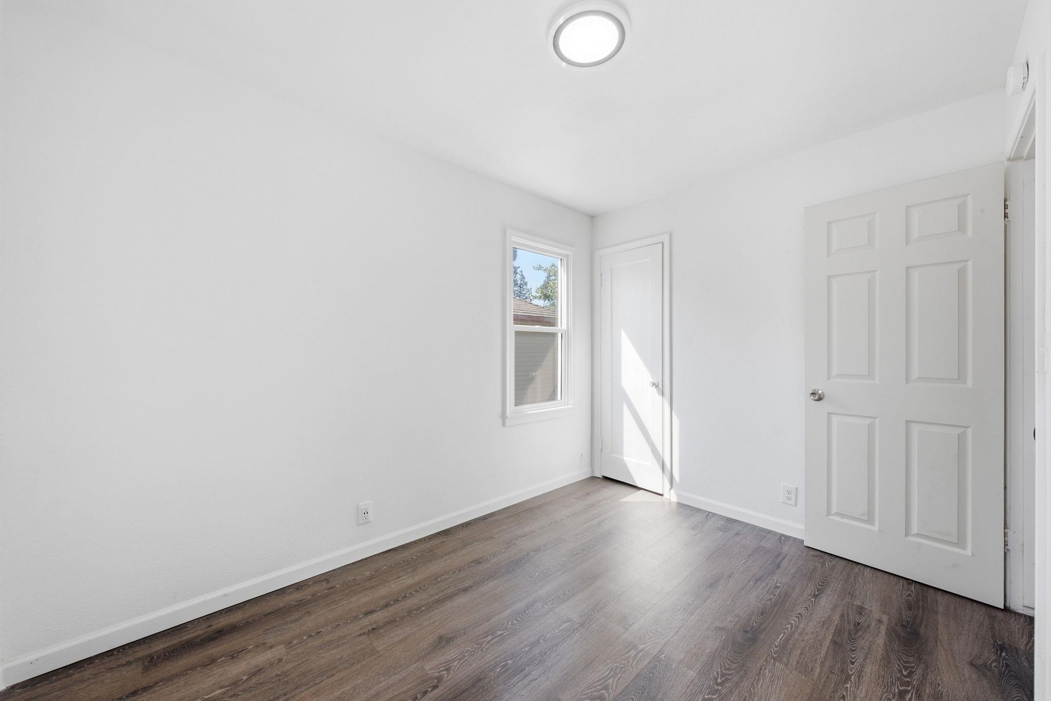1410 E Thurston Ave - Photo 15