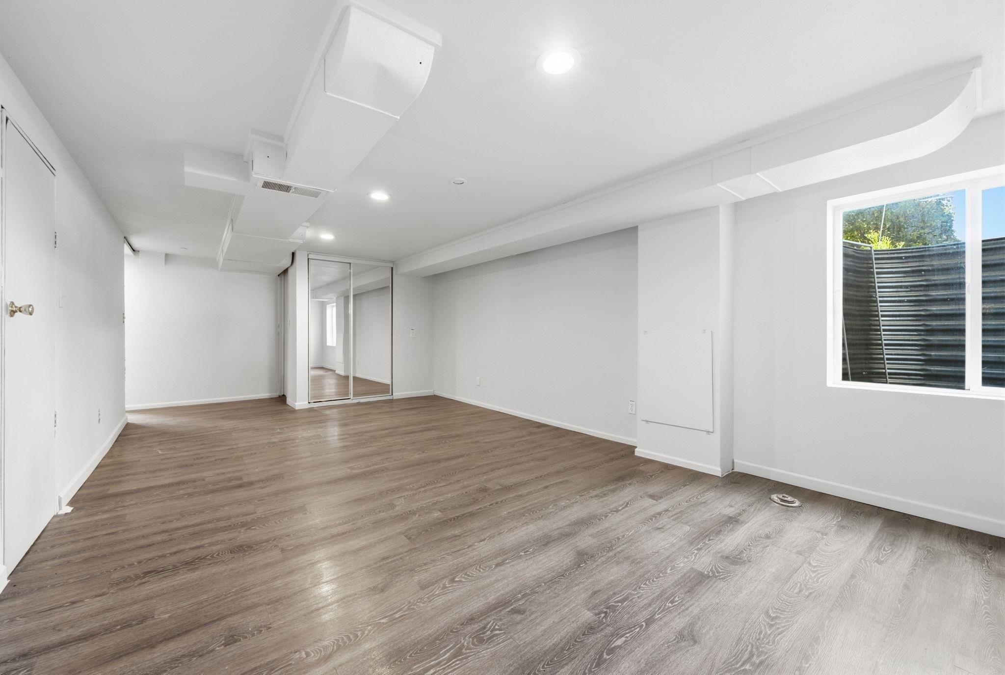 1410 E Thurston Ave - Photo 19