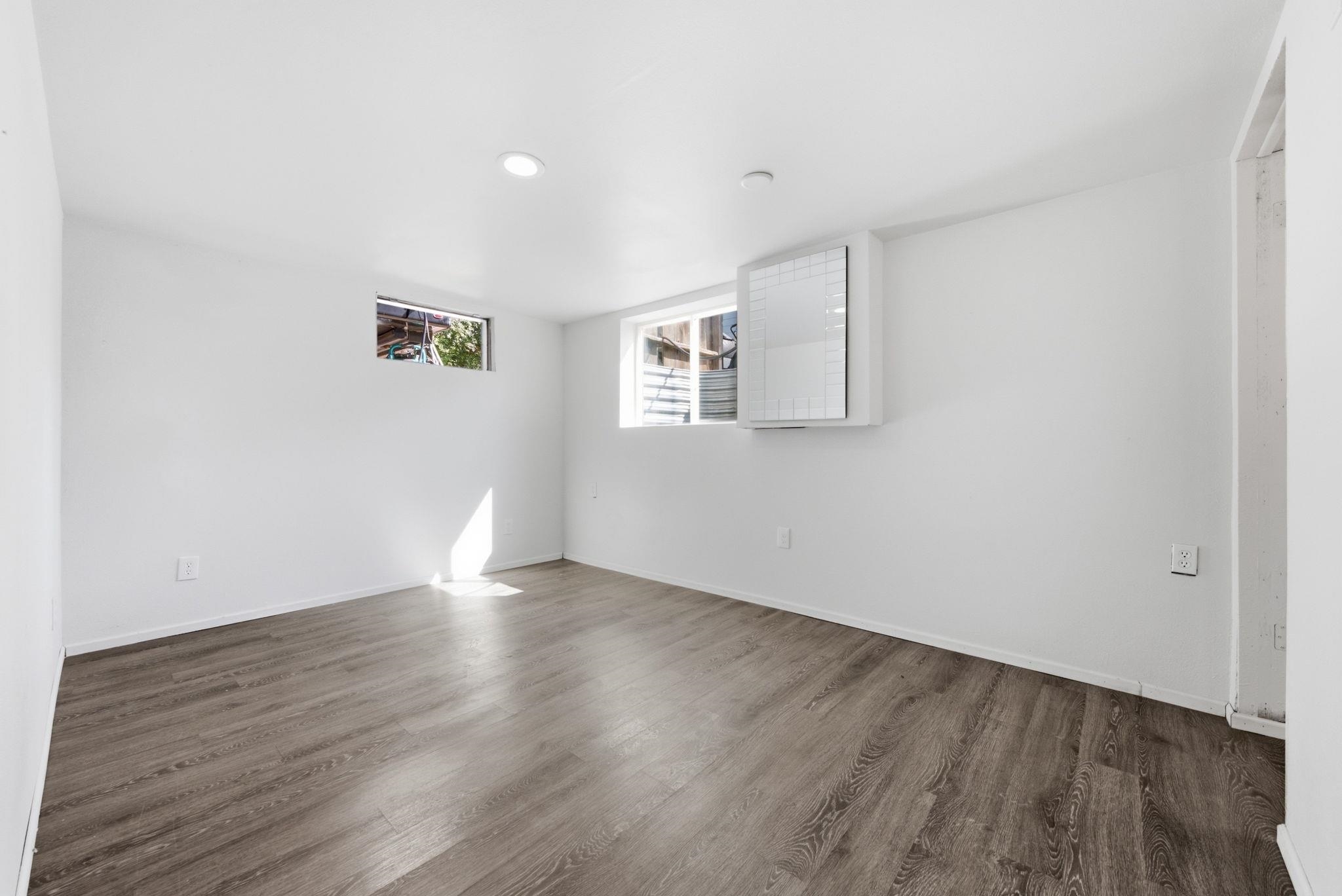 1410 E Thurston Ave - Photo 20