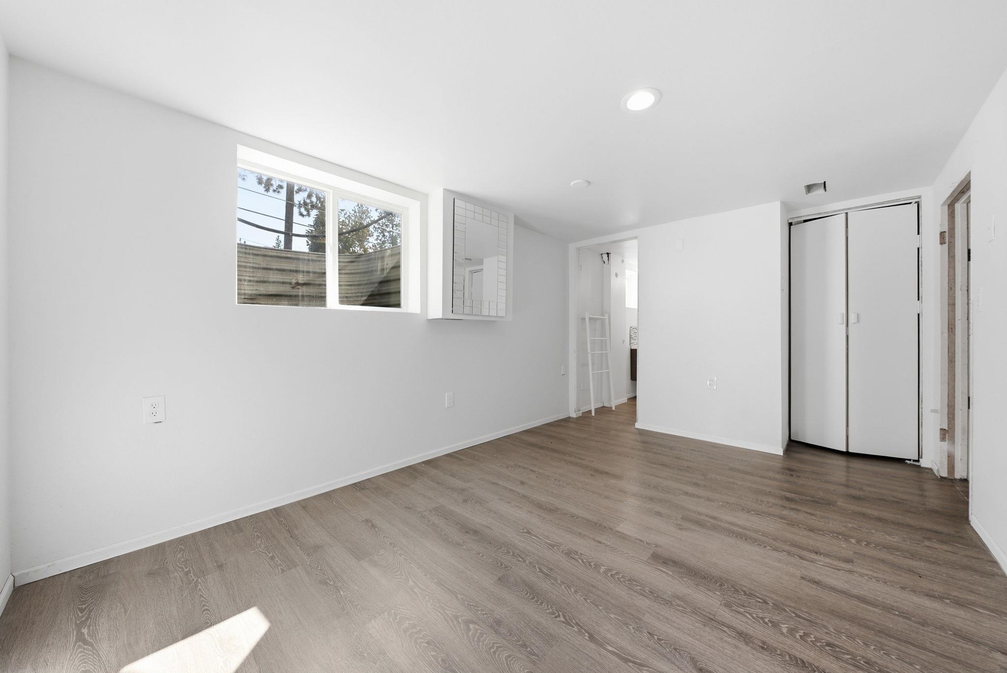 1410 E Thurston Ave - Photo 21