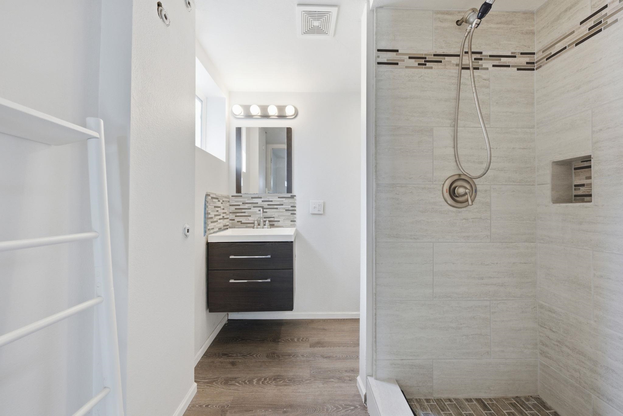 1410 E Thurston Ave - Photo 22