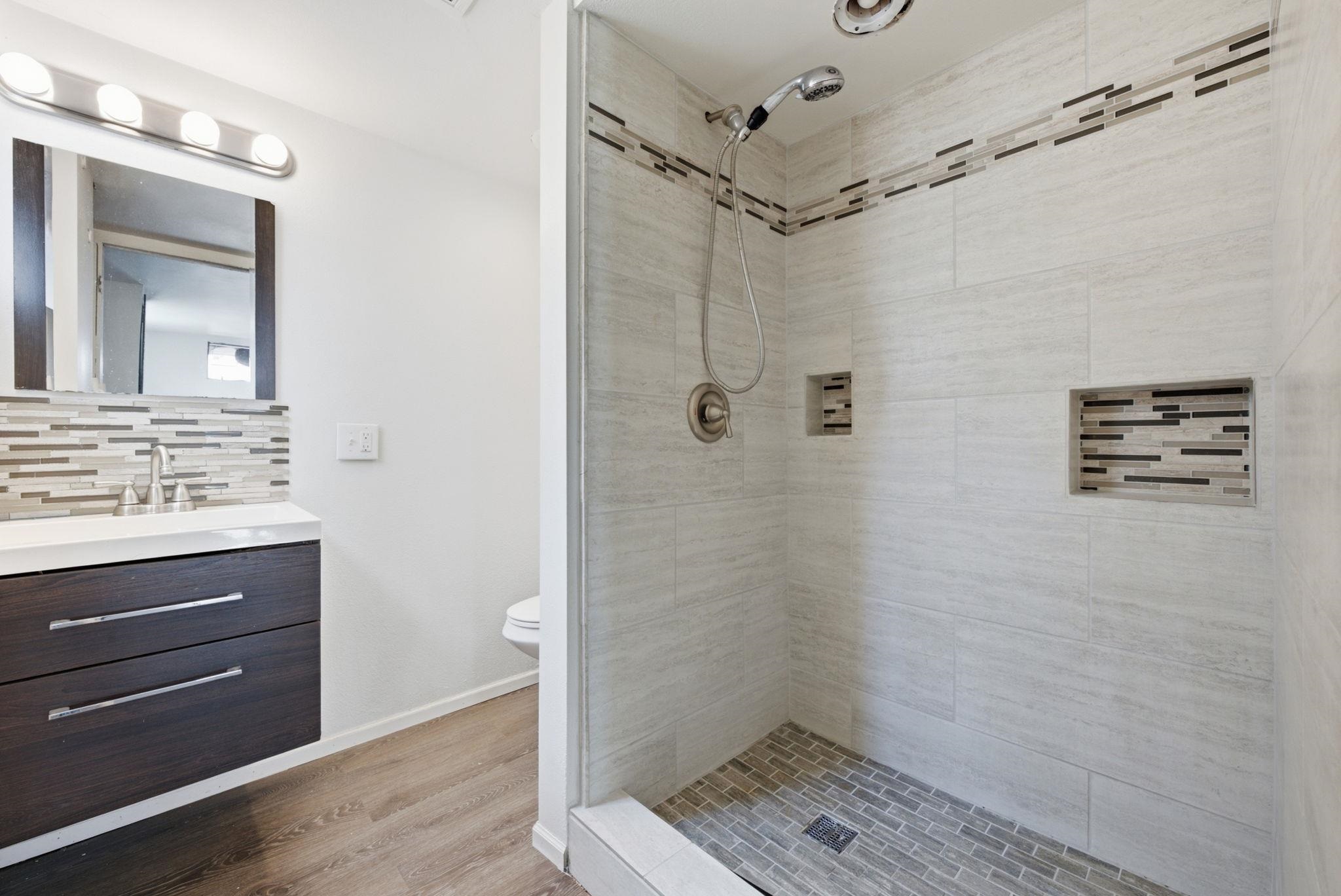 1410 E Thurston Ave - Photo 23