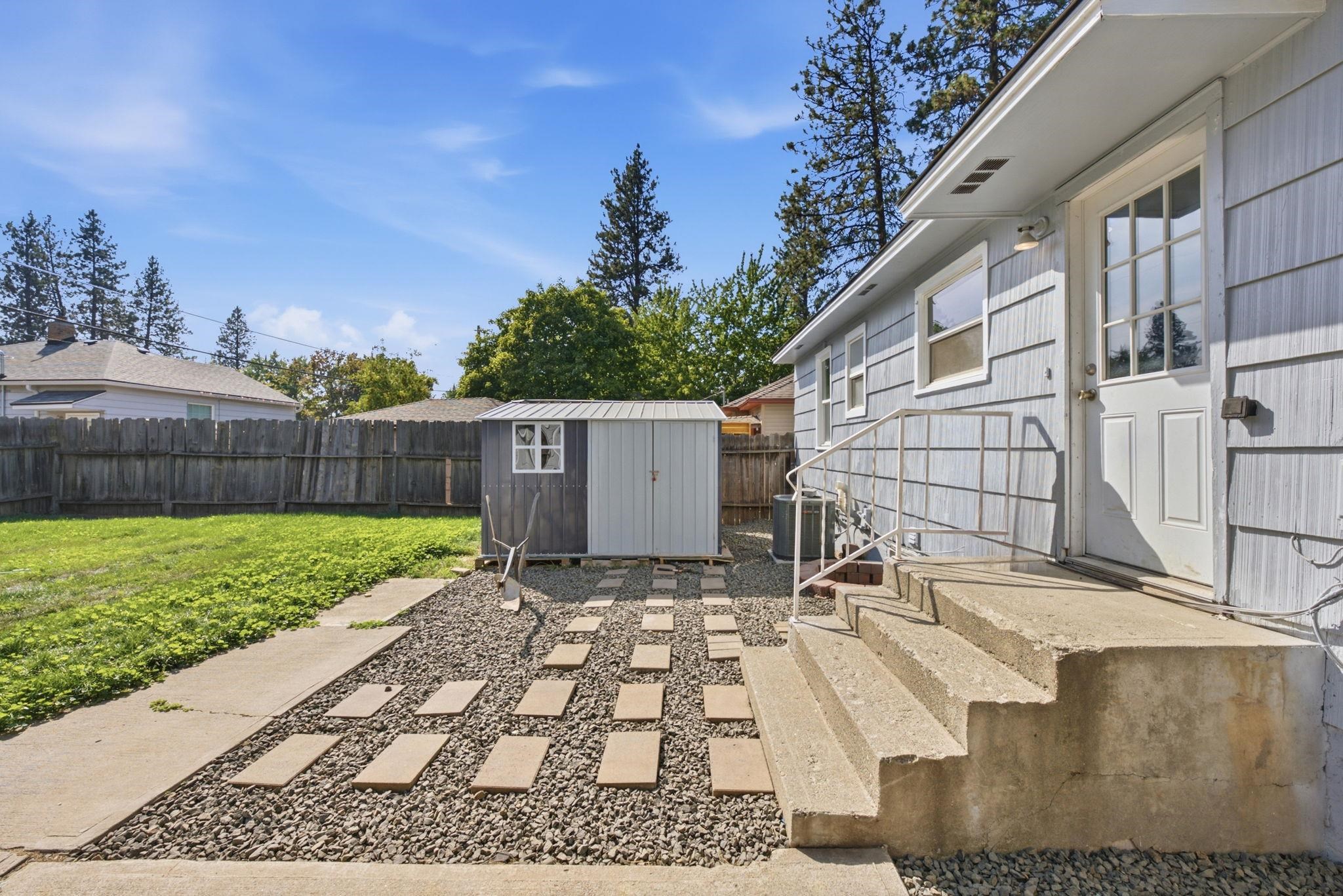1410 E Thurston Ave - Photo 26