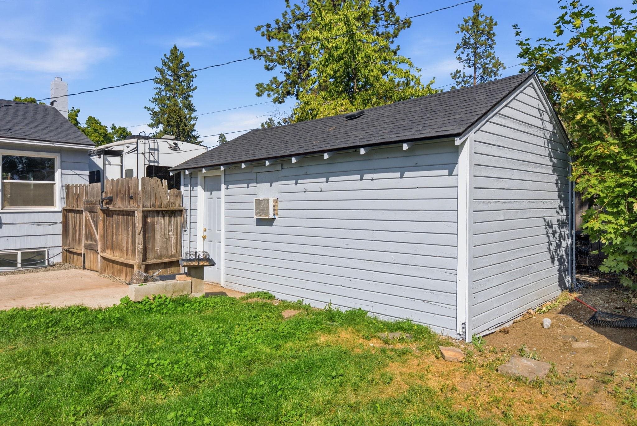 1410 E Thurston Ave - Photo 31