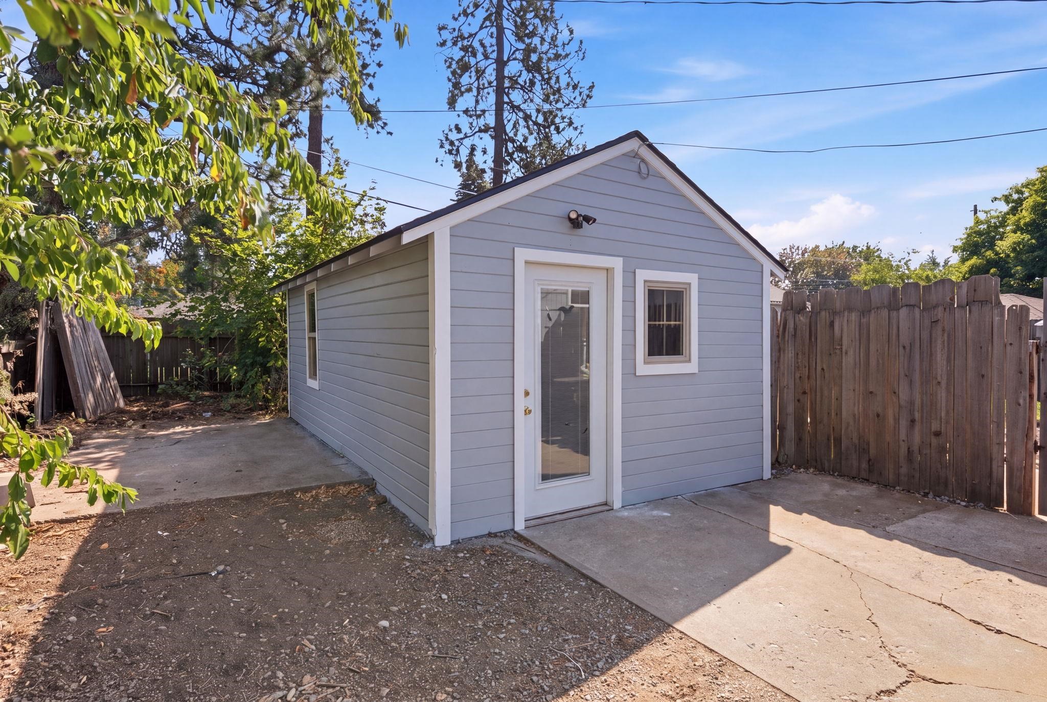 1410 E Thurston Ave - Photo 32