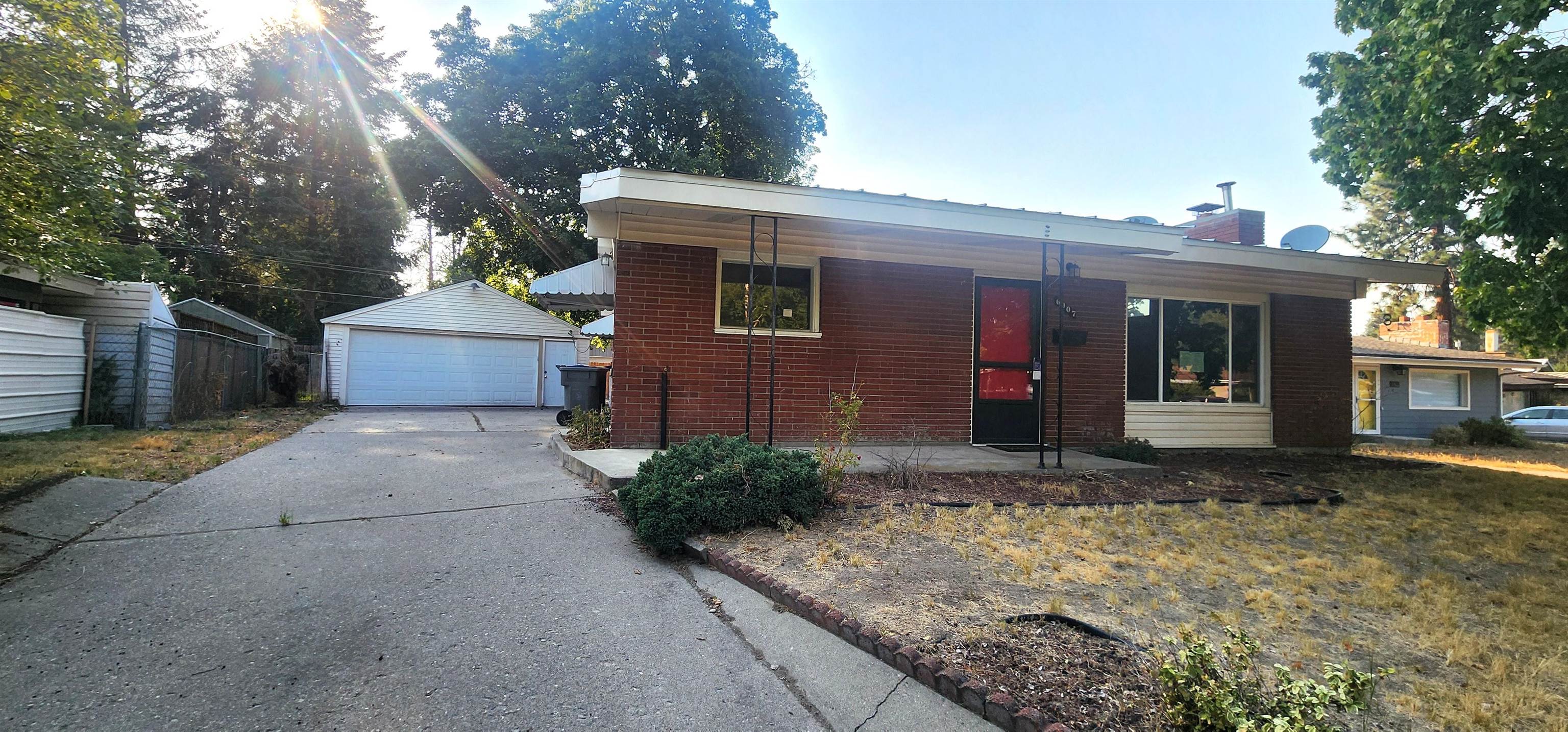 6907 N Stevens St - Photo 1